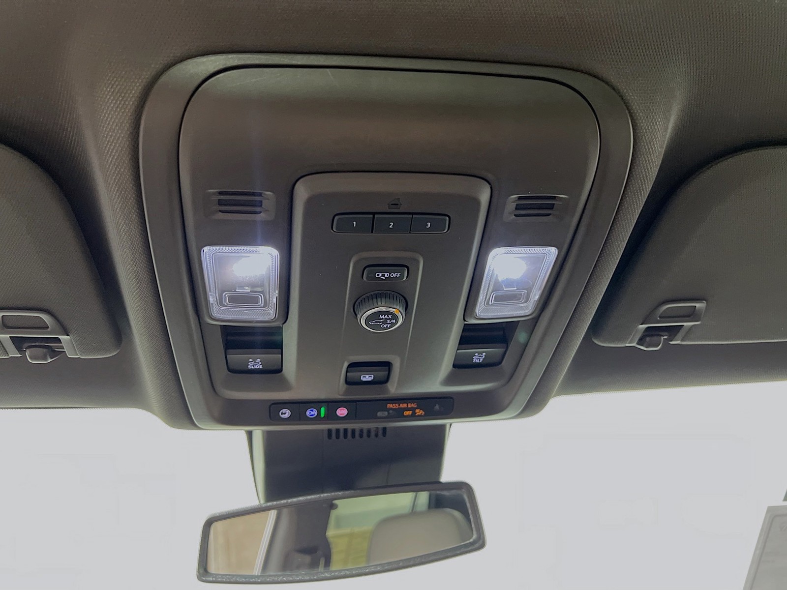 Used 2023  GMC SLT image 17