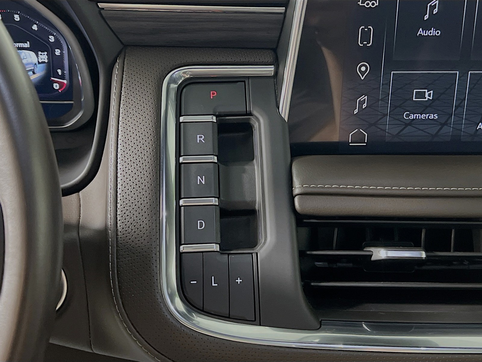 Used 2023  GMC SLT image 20