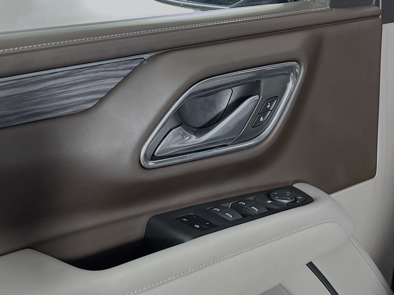 Used 2023  GMC SLT image 13