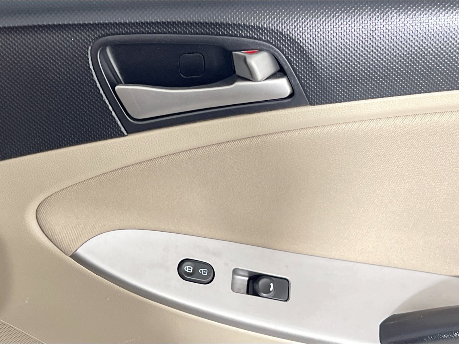 Used 2016 Beige Hyundai SE image 24