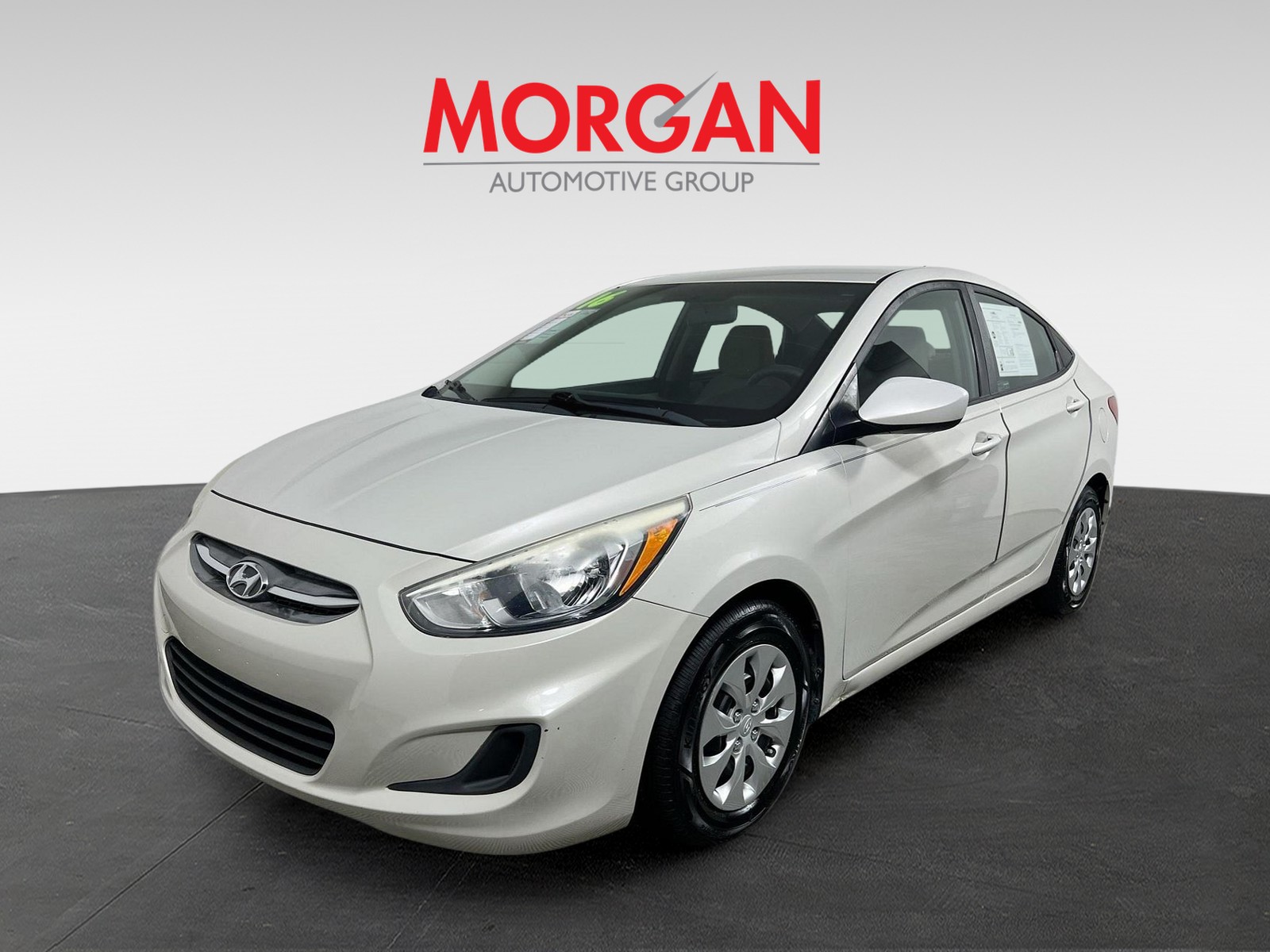 Used 2016 Beige Hyundai SE image 7