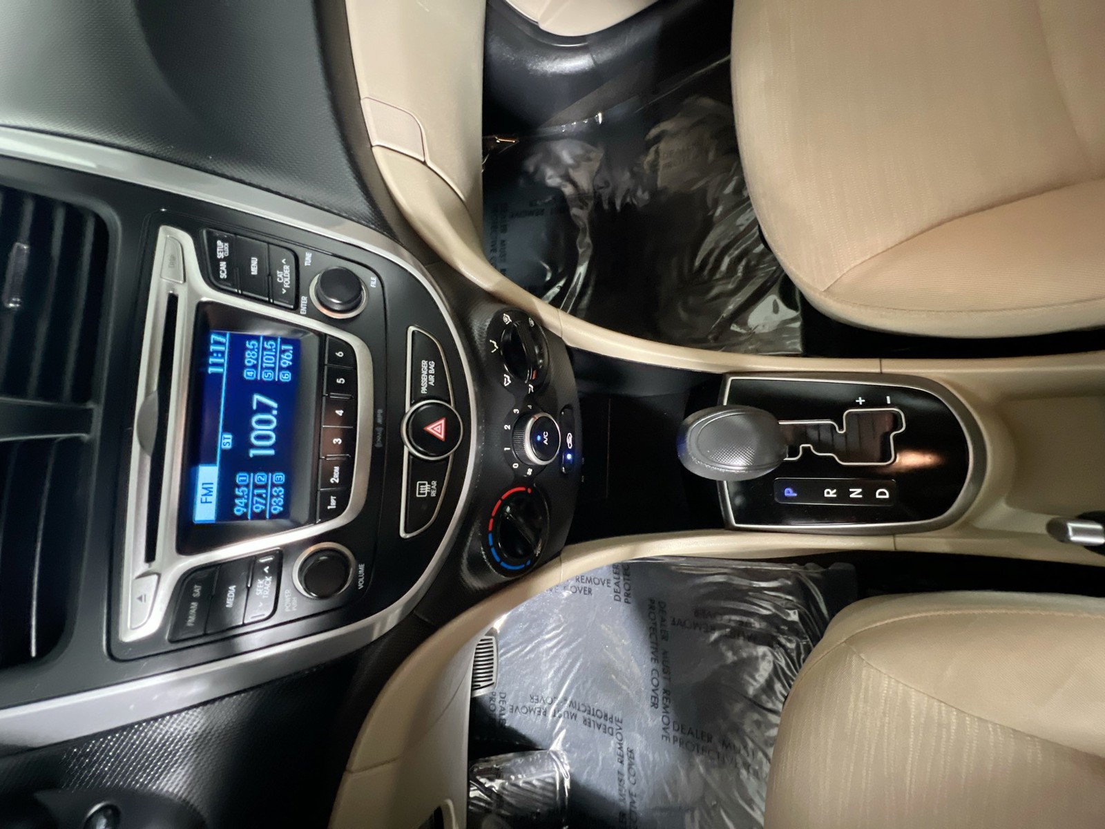Used 2016 Beige Hyundai SE image 18