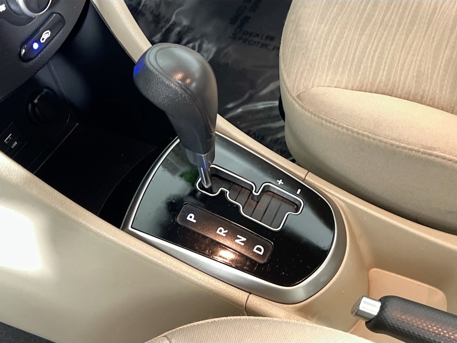 Used 2016 Beige Hyundai SE image 17