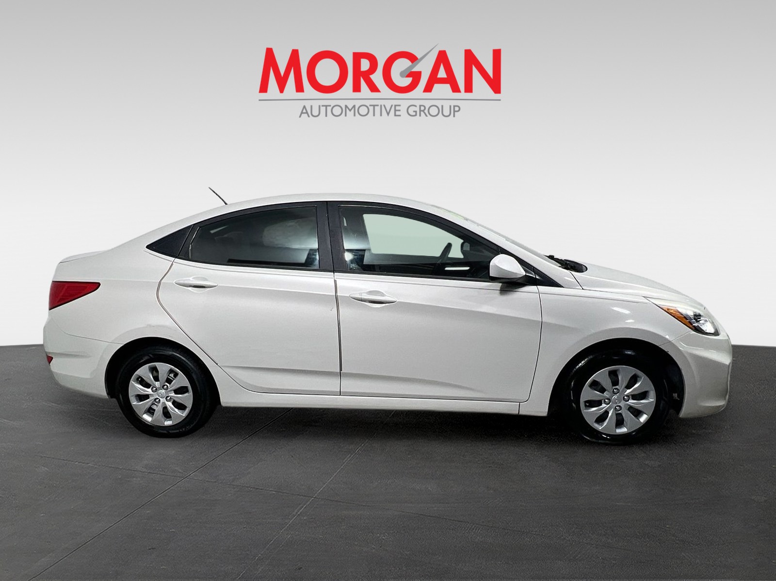 Used 2016 Beige Hyundai SE image 2