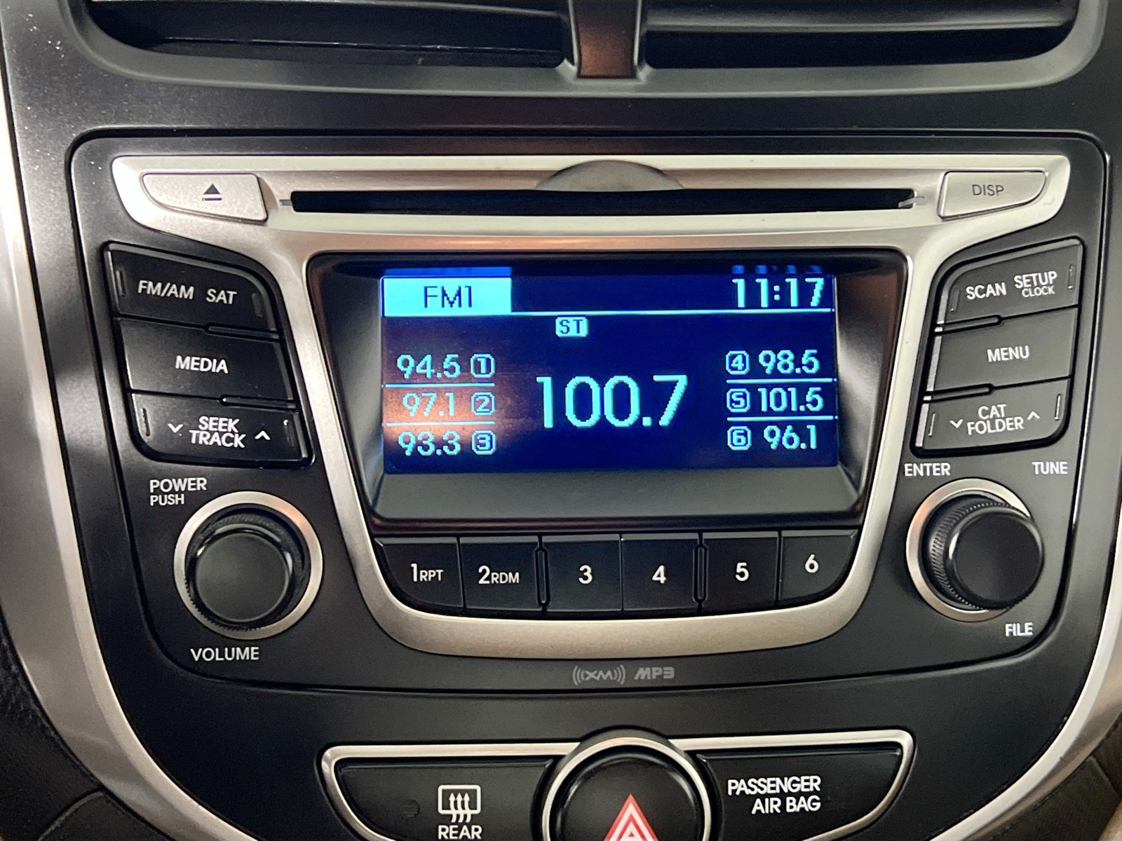 Used 2016 Beige Hyundai SE image 20