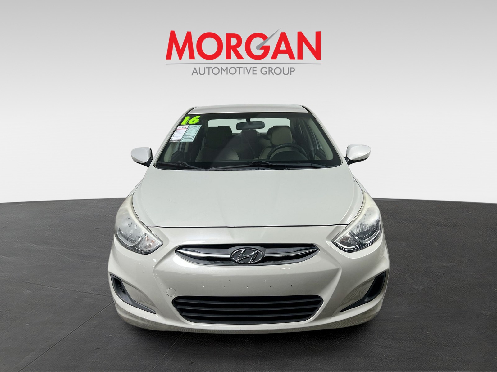 Used 2016 Beige Hyundai SE image 8