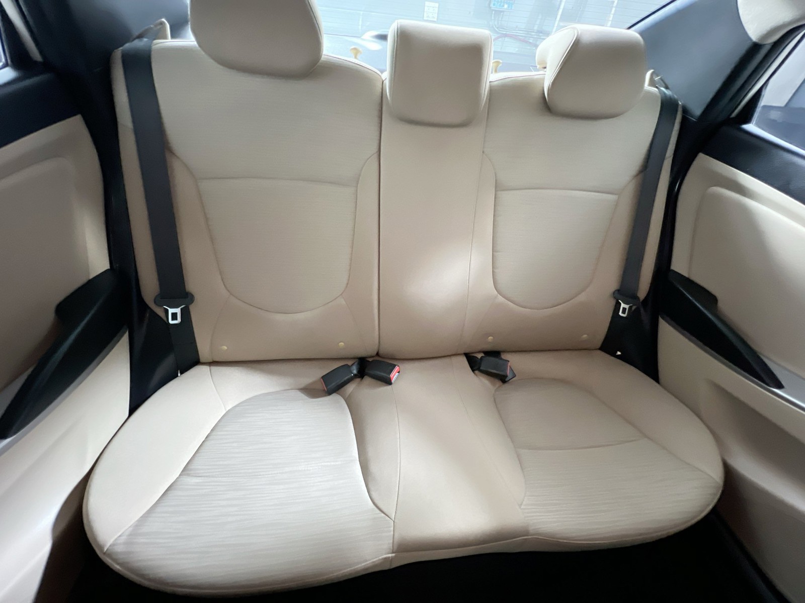 Used 2016 Beige Hyundai SE image 25