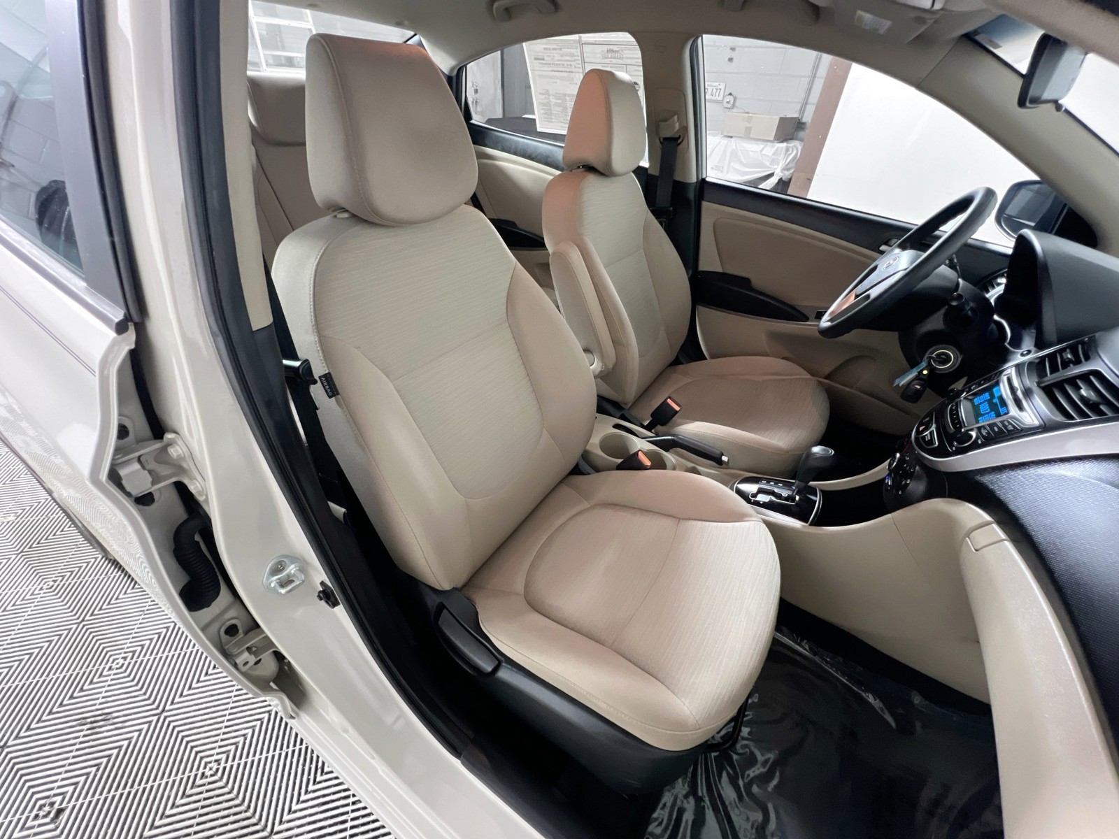 Used 2016 Beige Hyundai SE image 23