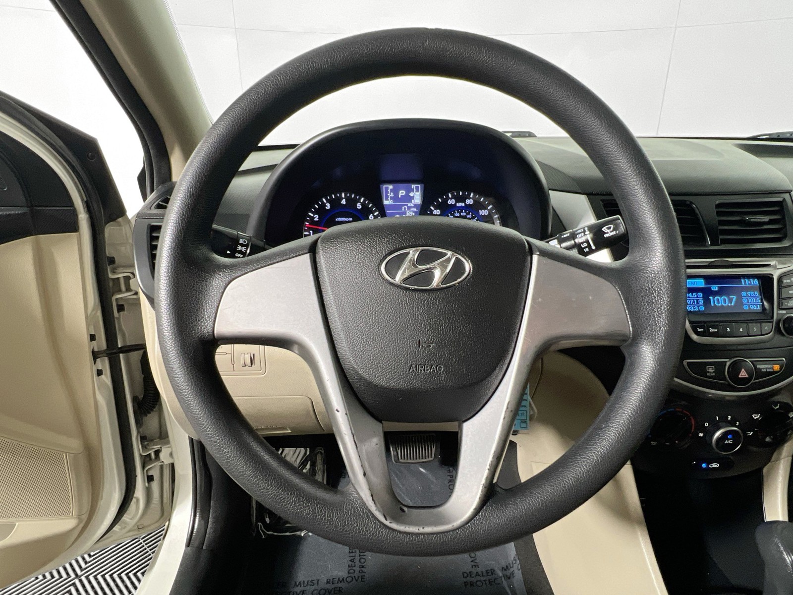 Used 2016 Beige Hyundai SE image 14