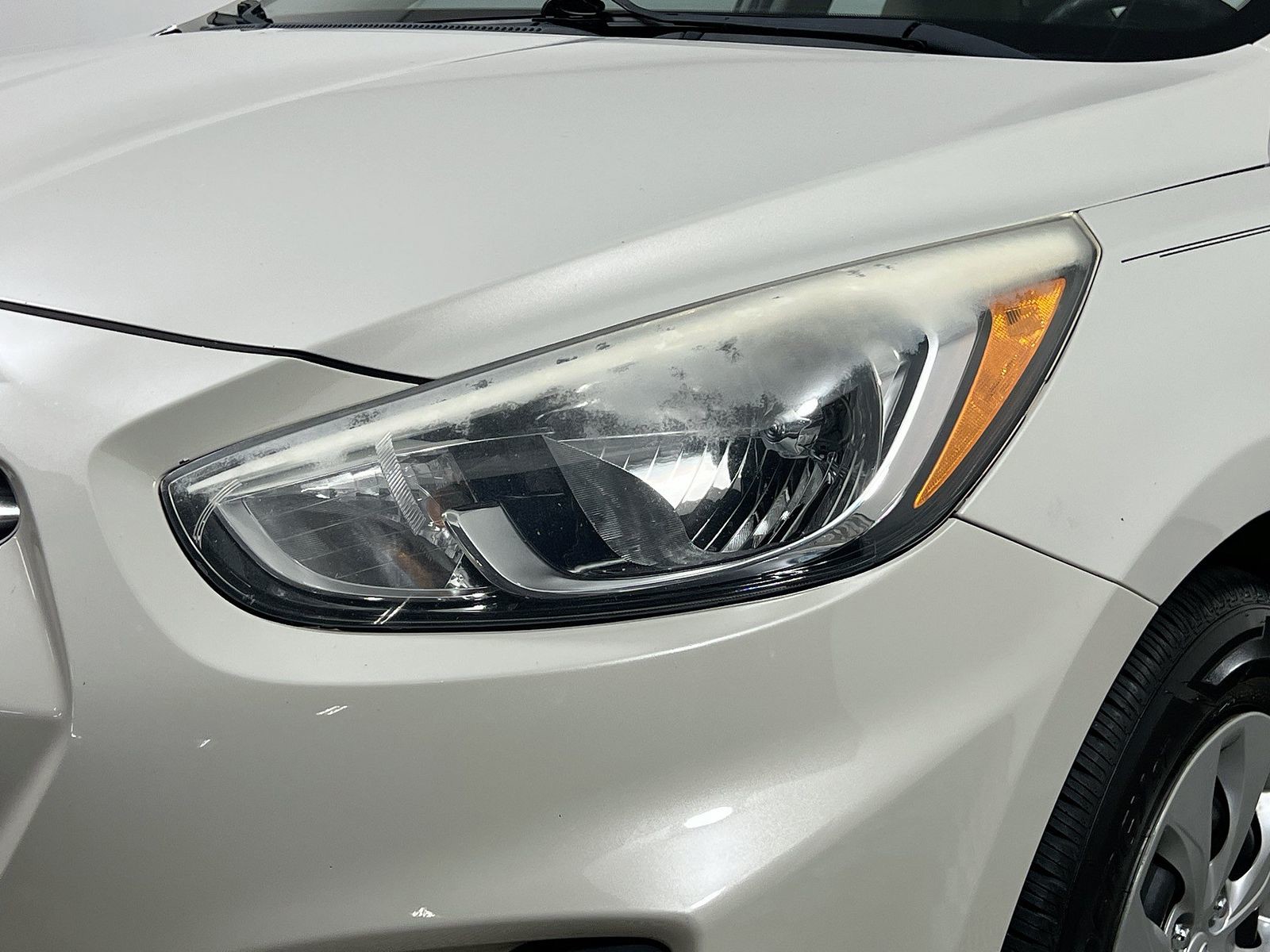Used 2016 Beige Hyundai SE image 9