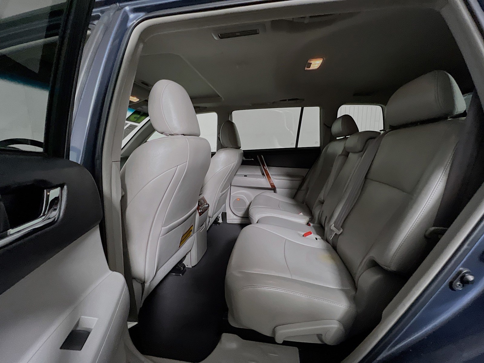 Used 2013 Blue Toyota Limited image 25
