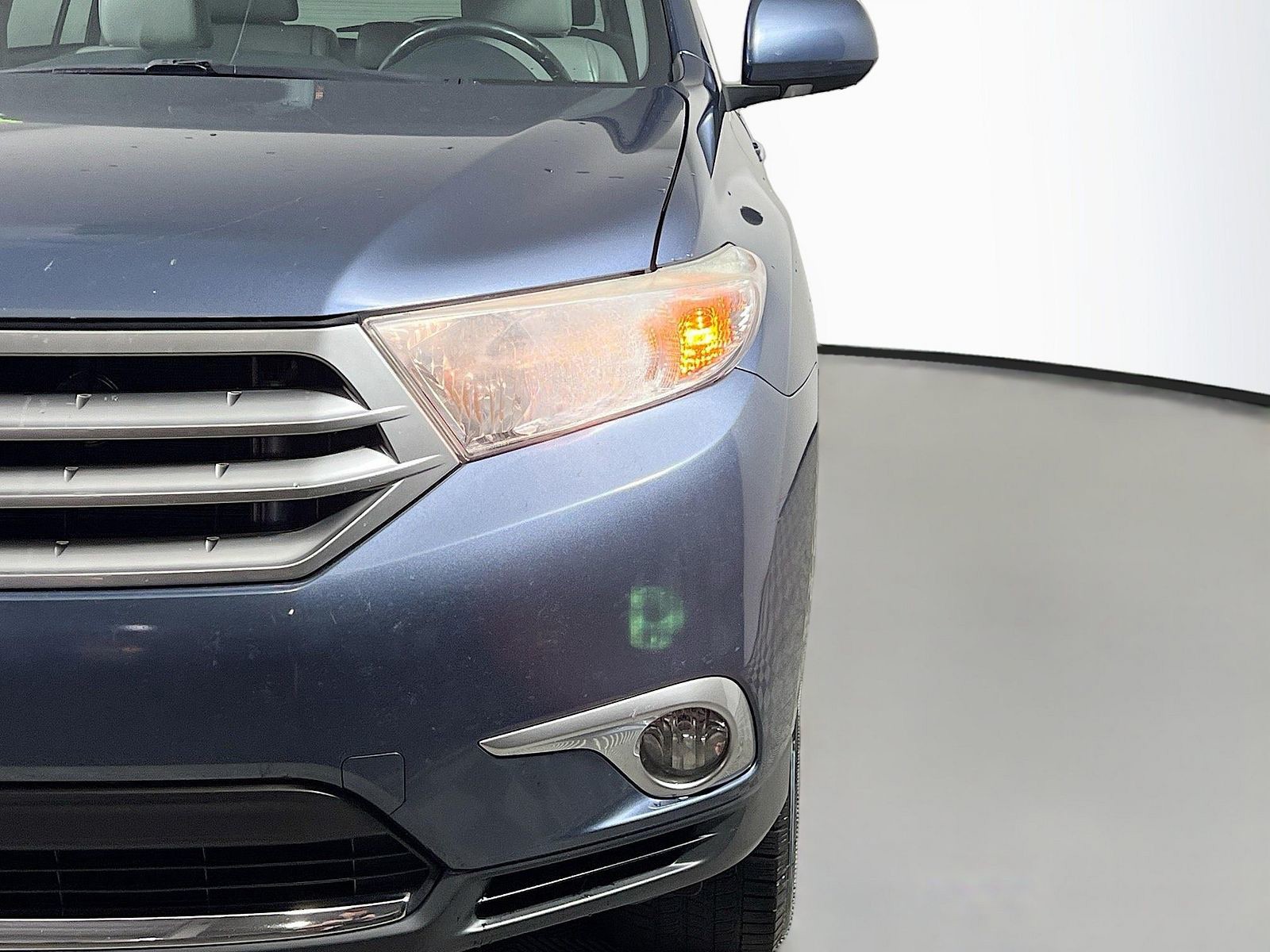 Used 2013 Blue Toyota Limited image 9