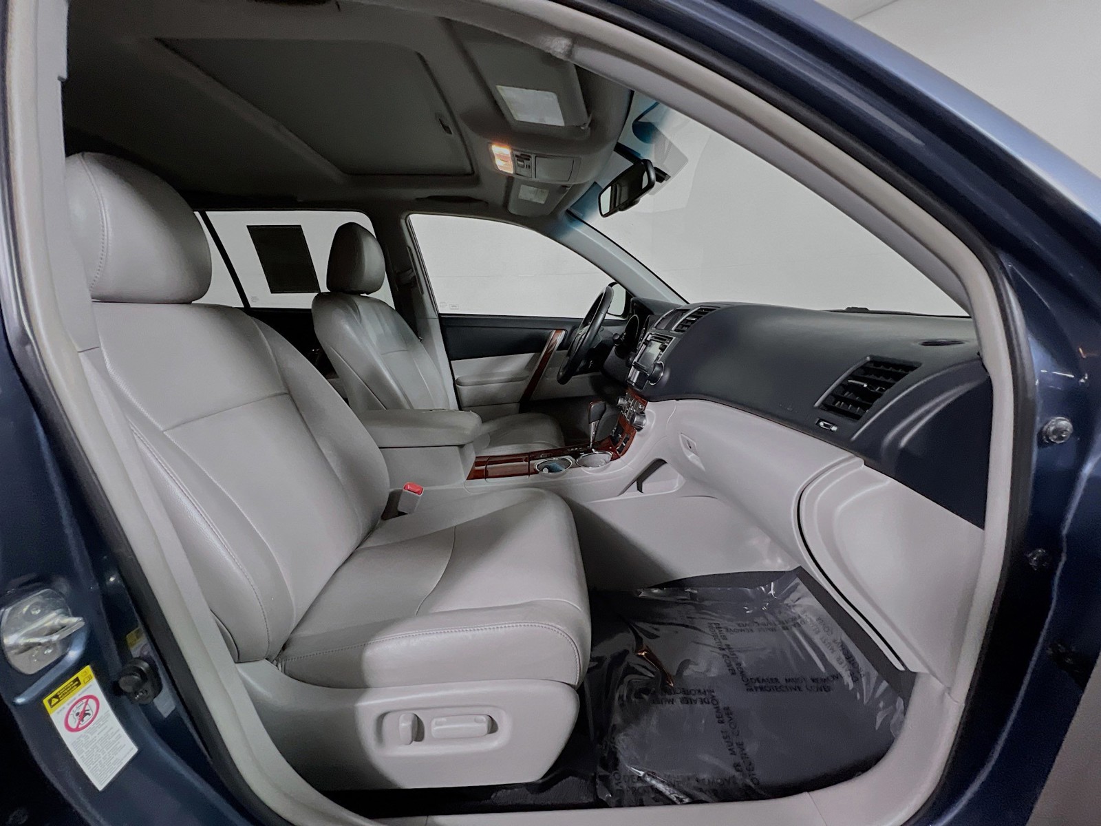 Used 2013 Blue Toyota Limited image 27