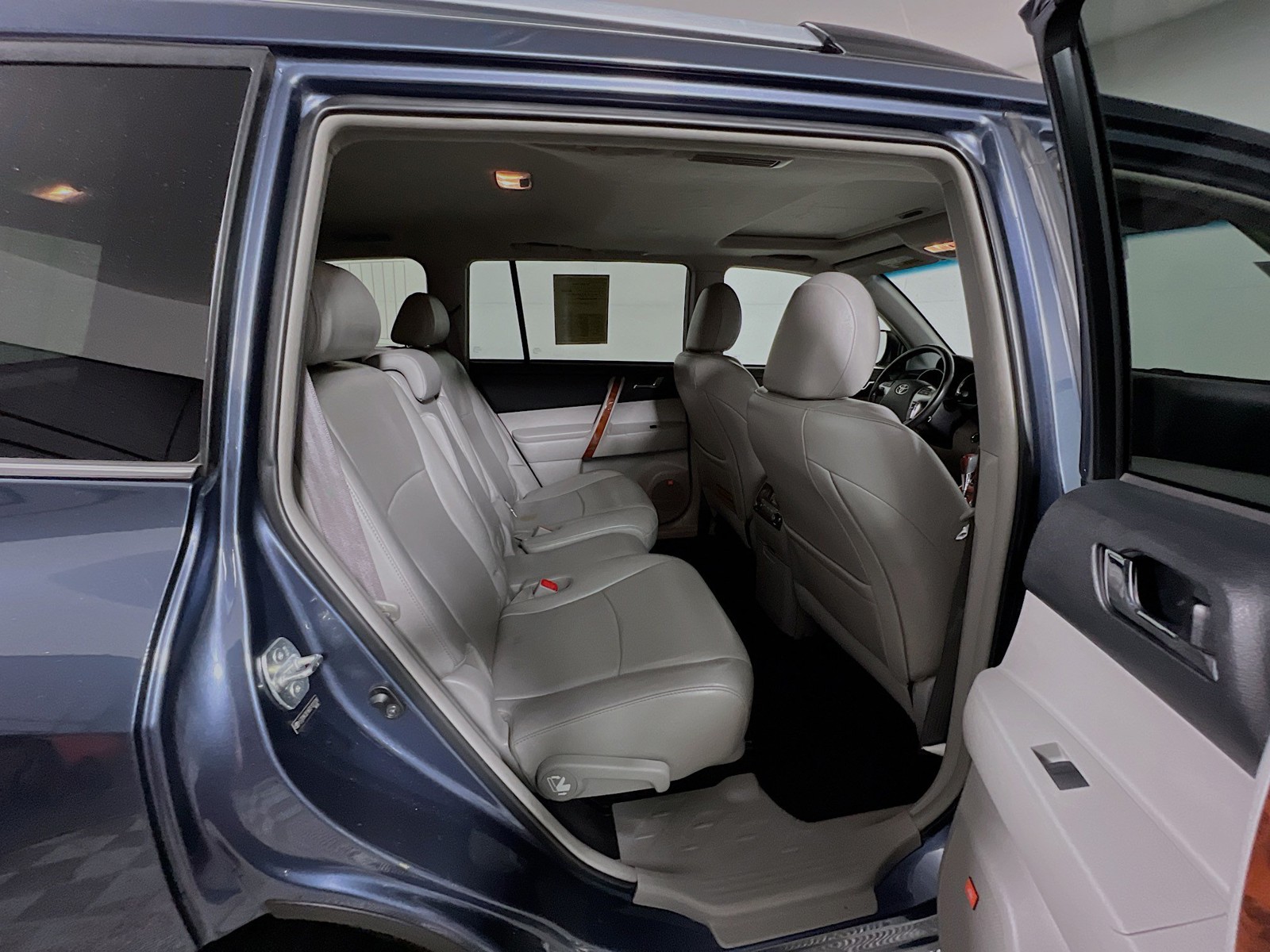 Used 2013 Blue Toyota Limited image 29