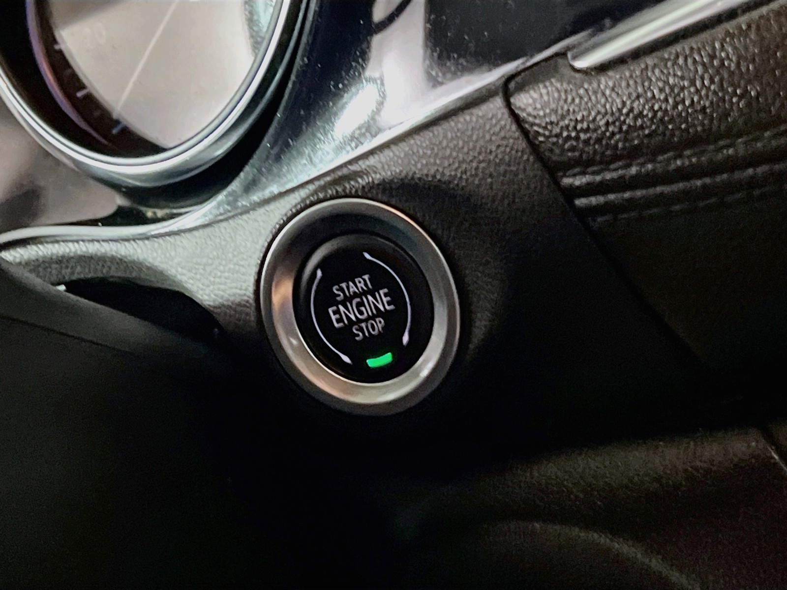 Used 2021 Red Buick Essence image 20