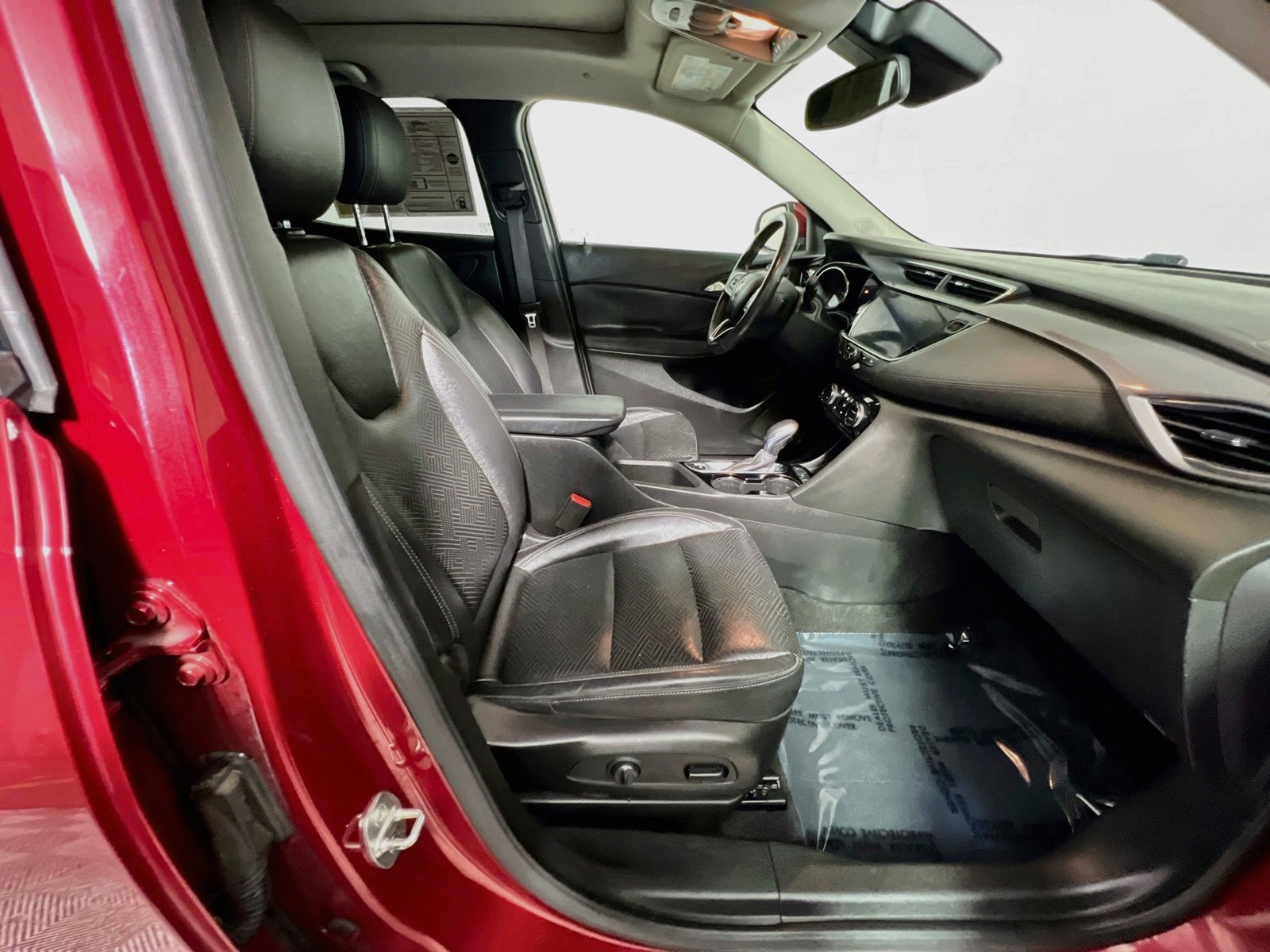 Used 2021 Red Buick Essence image 28