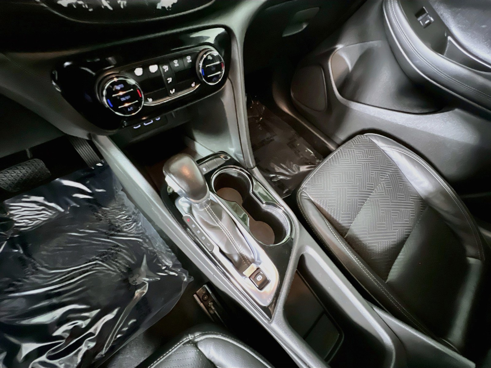 Used 2021 Red Buick Essence image 22