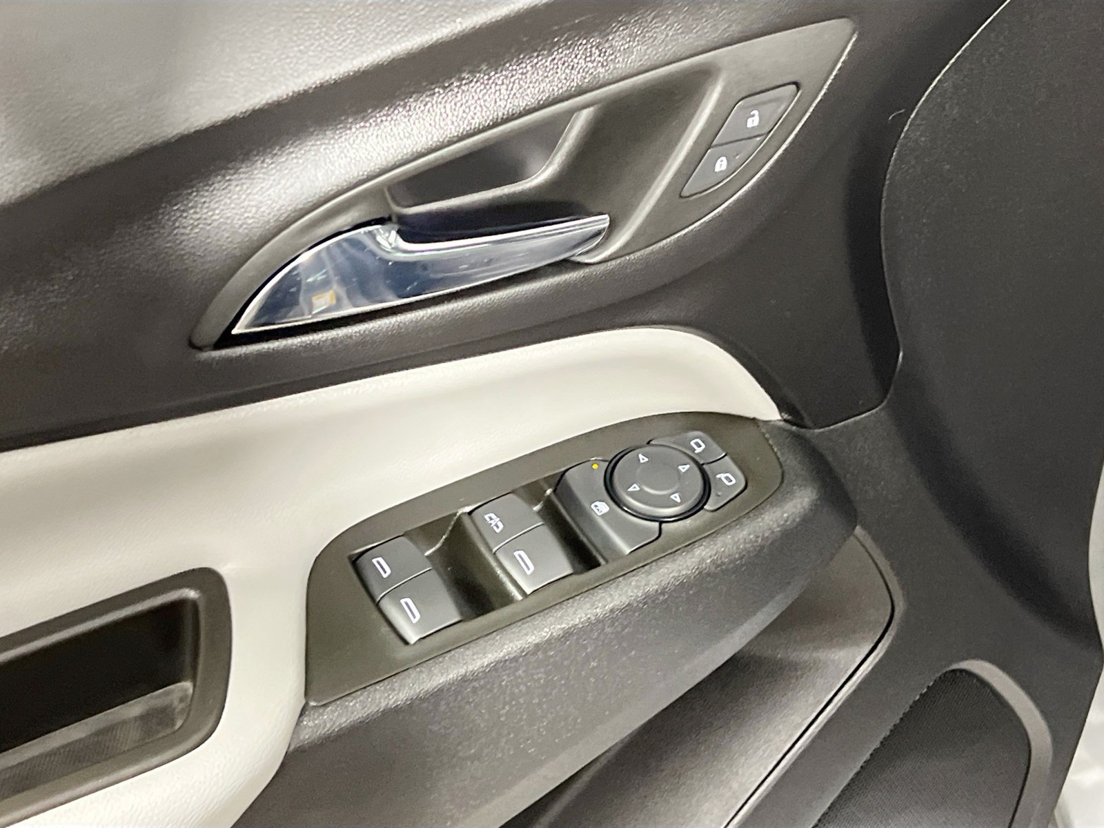 Used 2023 Gray Chevrolet LS image 14
