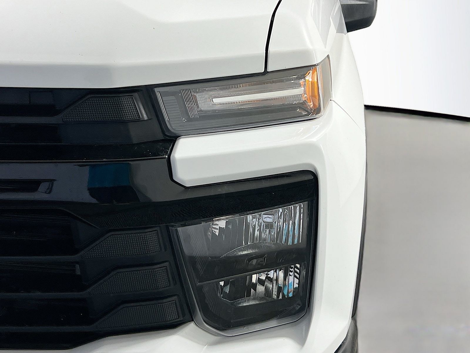 Used 2025 White Chevrolet Work Truck image 7