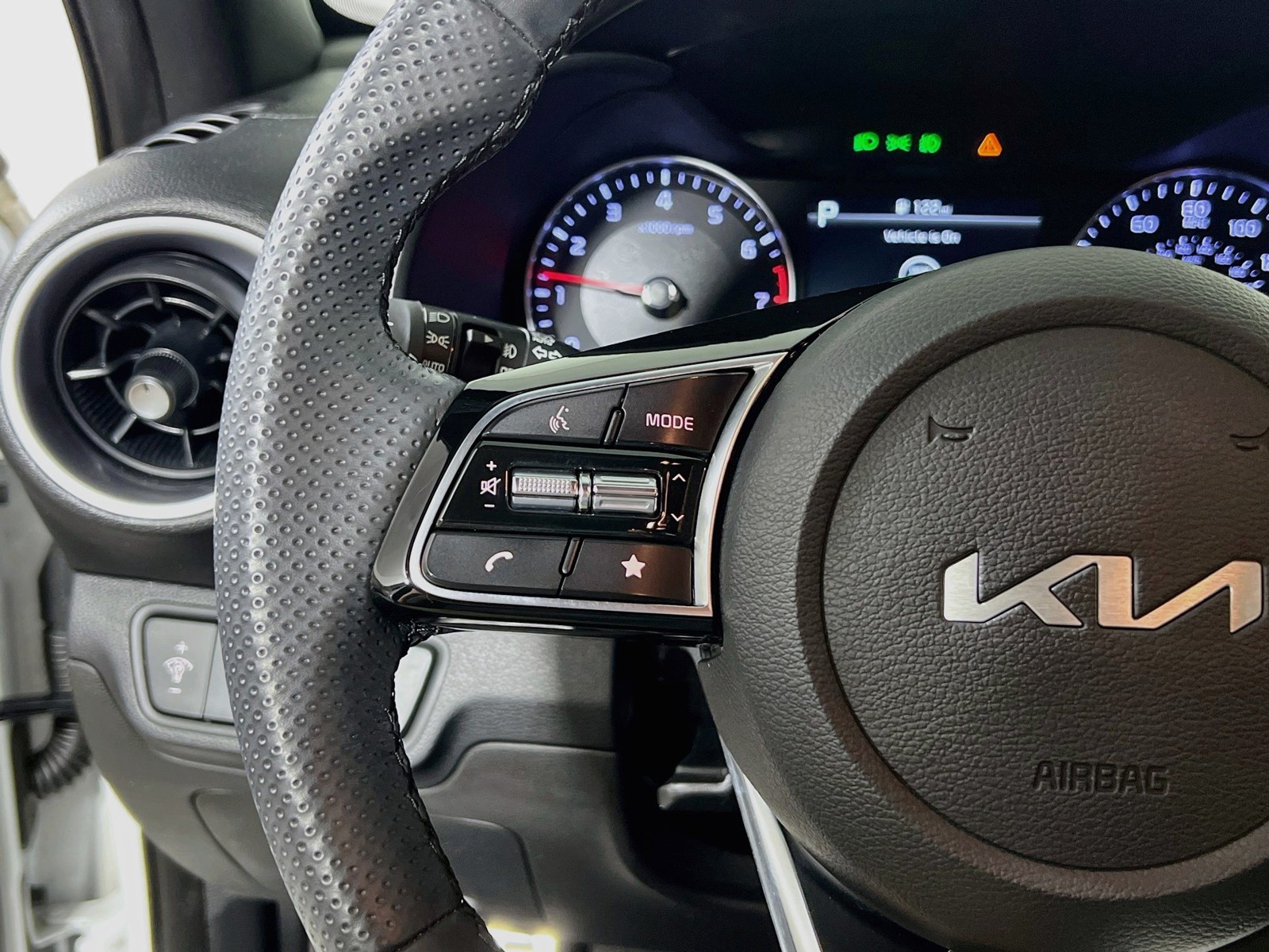 Used 2023 White Kia GT-Line image 16