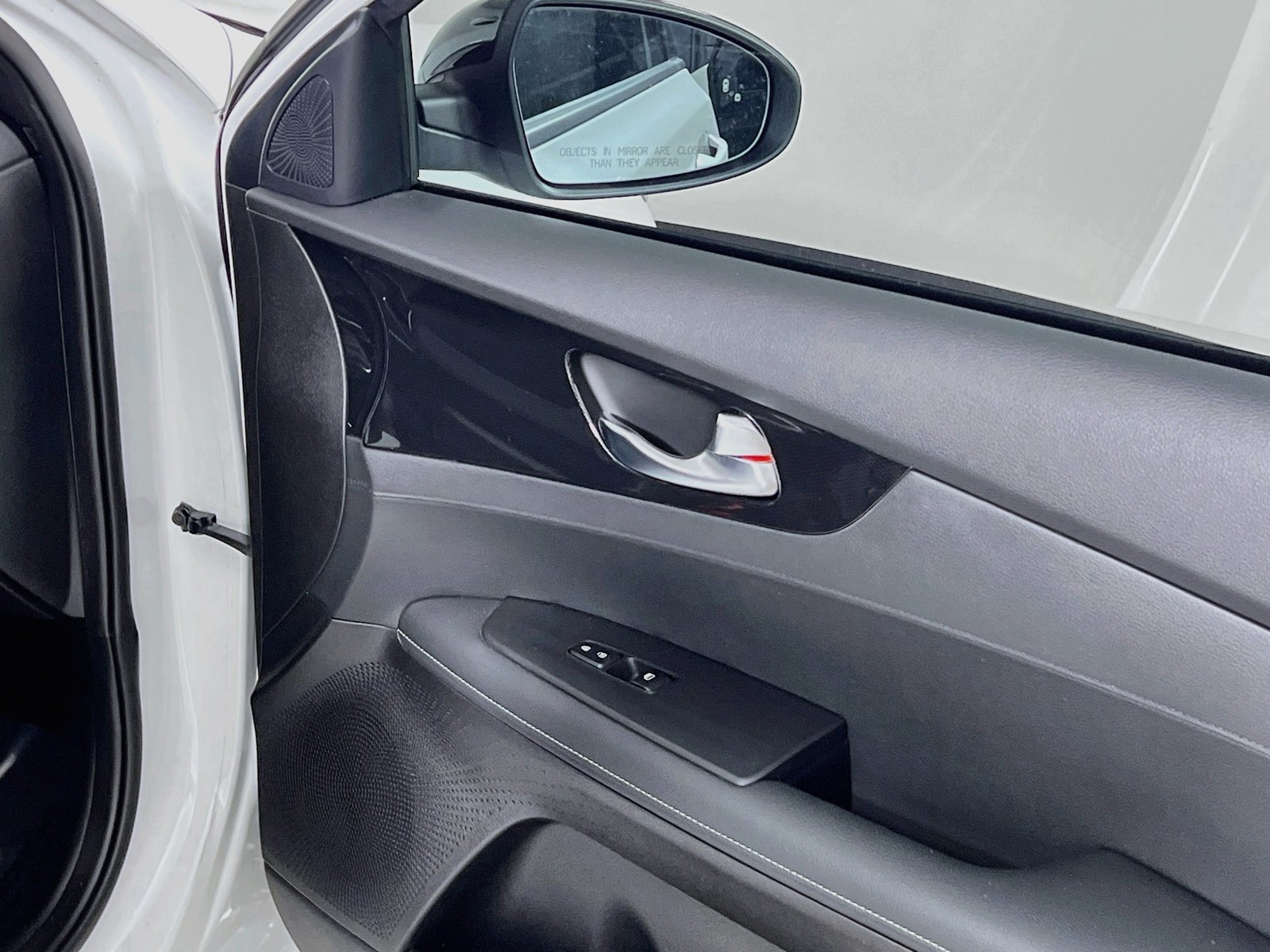 Used 2023 White Kia GT-Line image 29