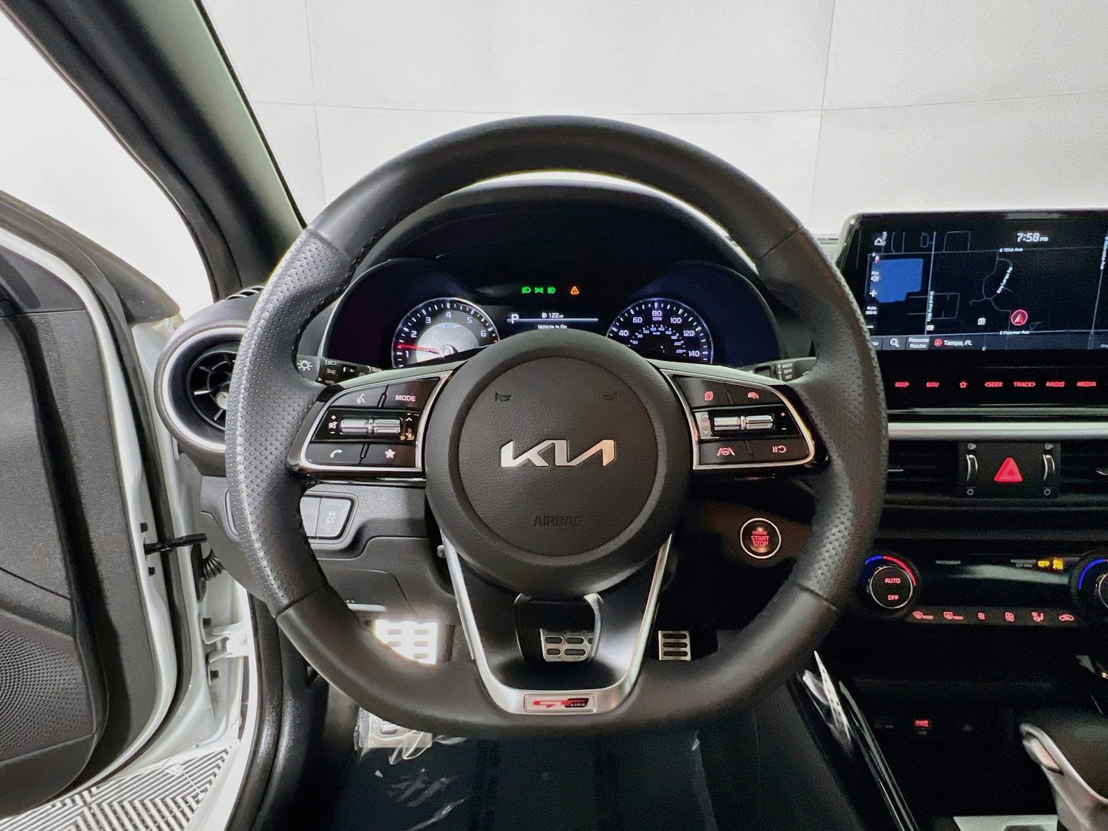 Used 2023 White Kia GT-Line image 15