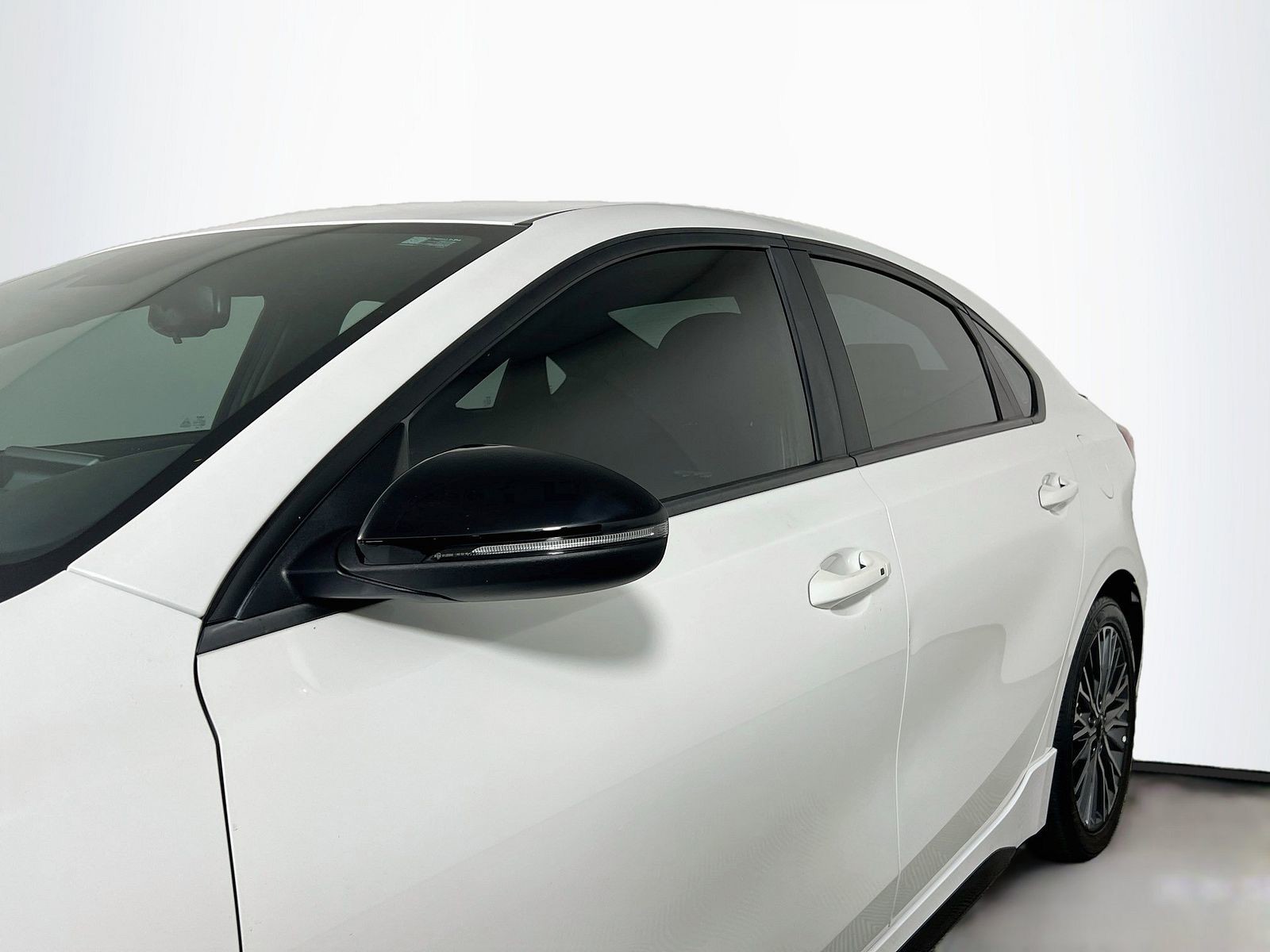 Used 2023 White Kia GT-Line image 10