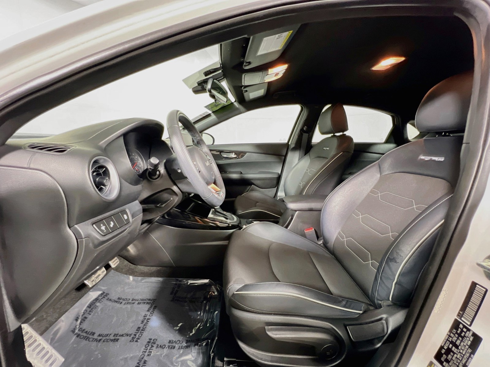 Used 2023 White Kia GT-Line image 12