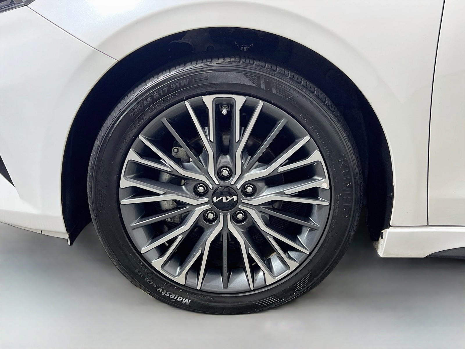 Used 2023 White Kia GT-Line image 11