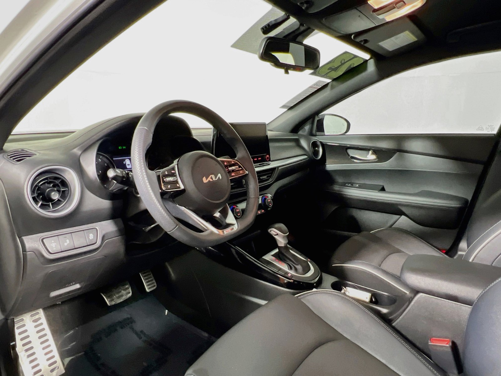 Used 2023 White Kia GT-Line image 27