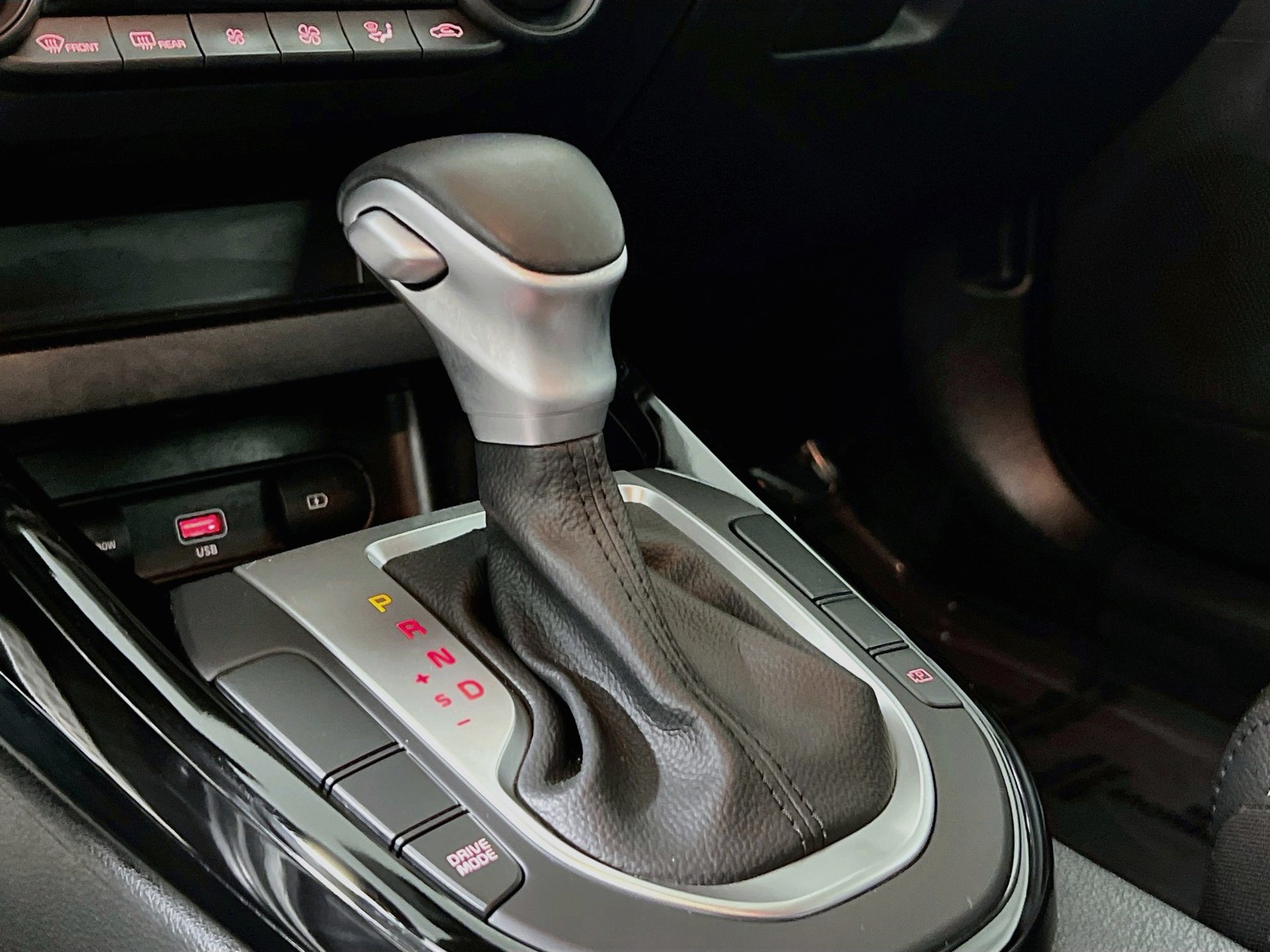 Used 2023 White Kia GT-Line image 21