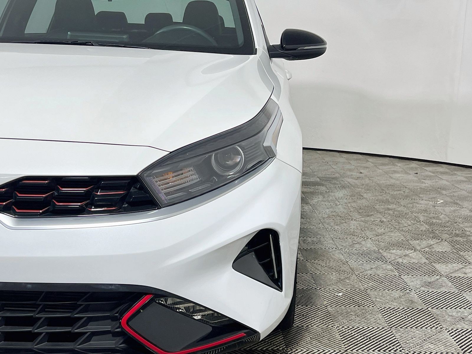 Used 2023 White Kia GT-Line image 9