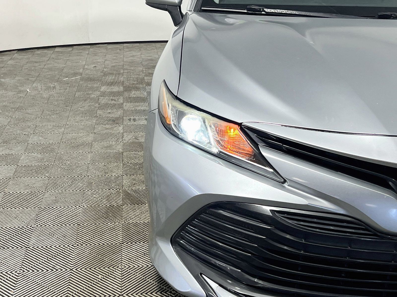 Used 2019 Silver Toyota LE image 9