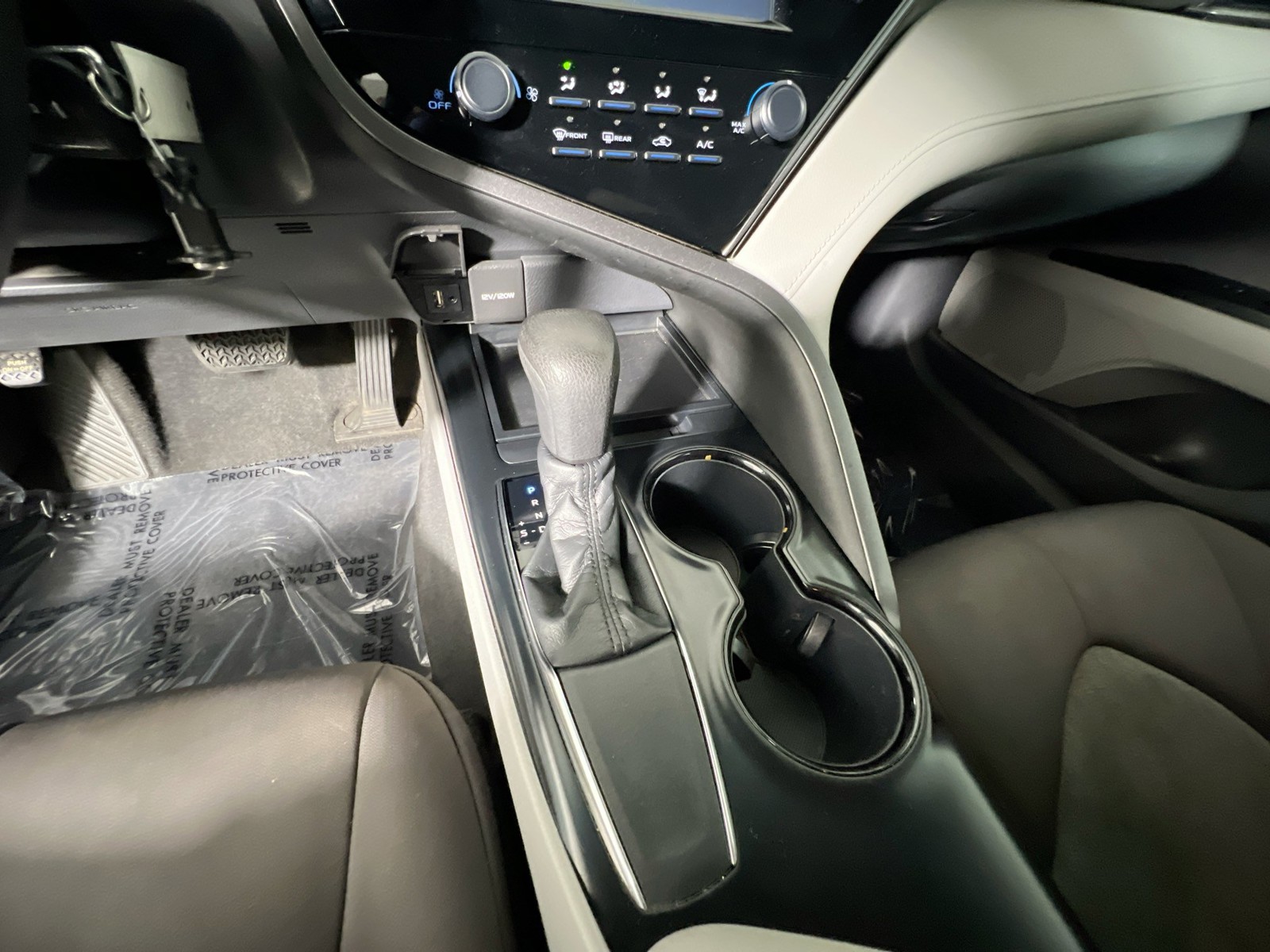 Used 2019 Silver Toyota LE image 21