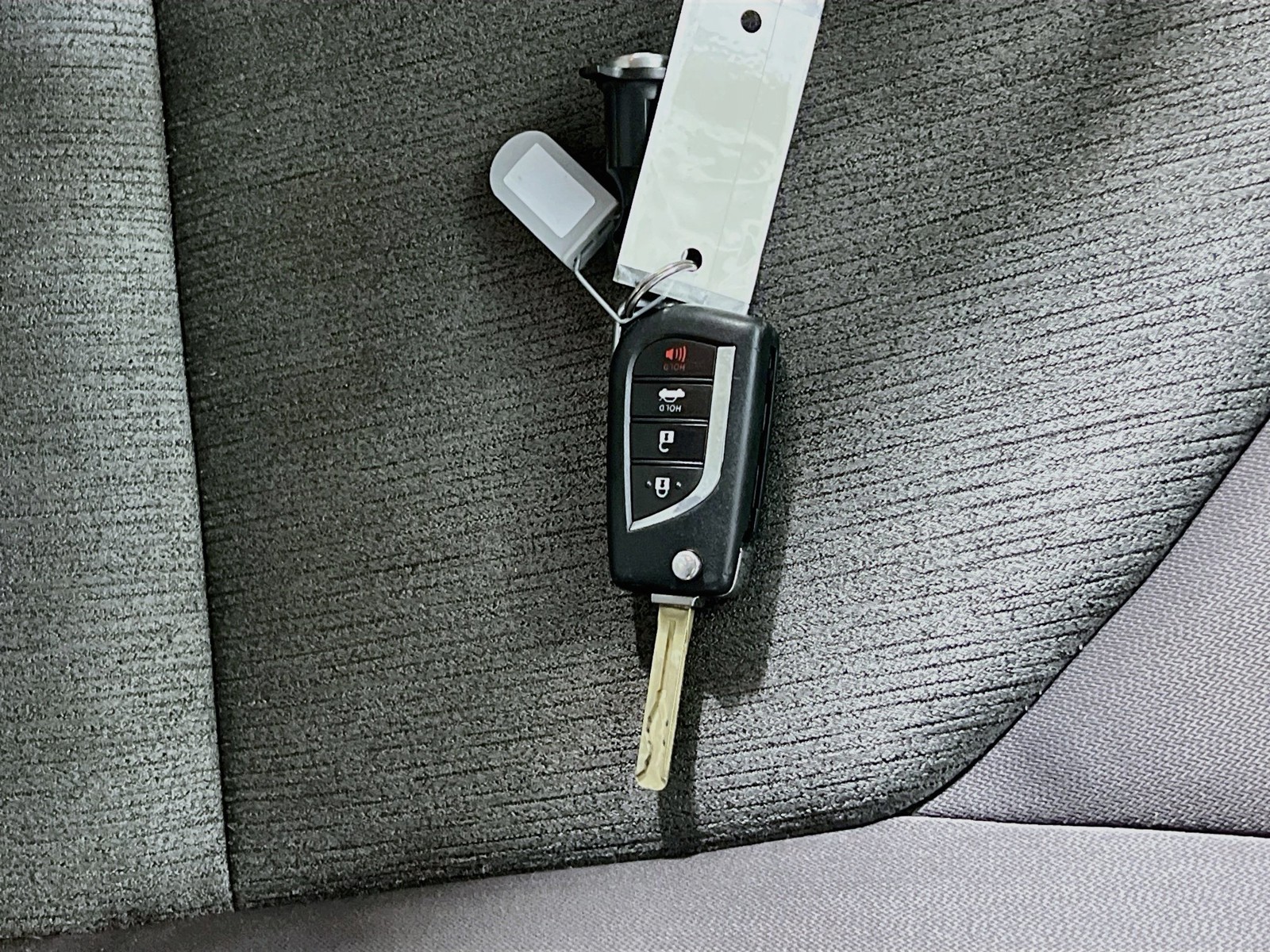 Used 2019 Silver Toyota LE image 32