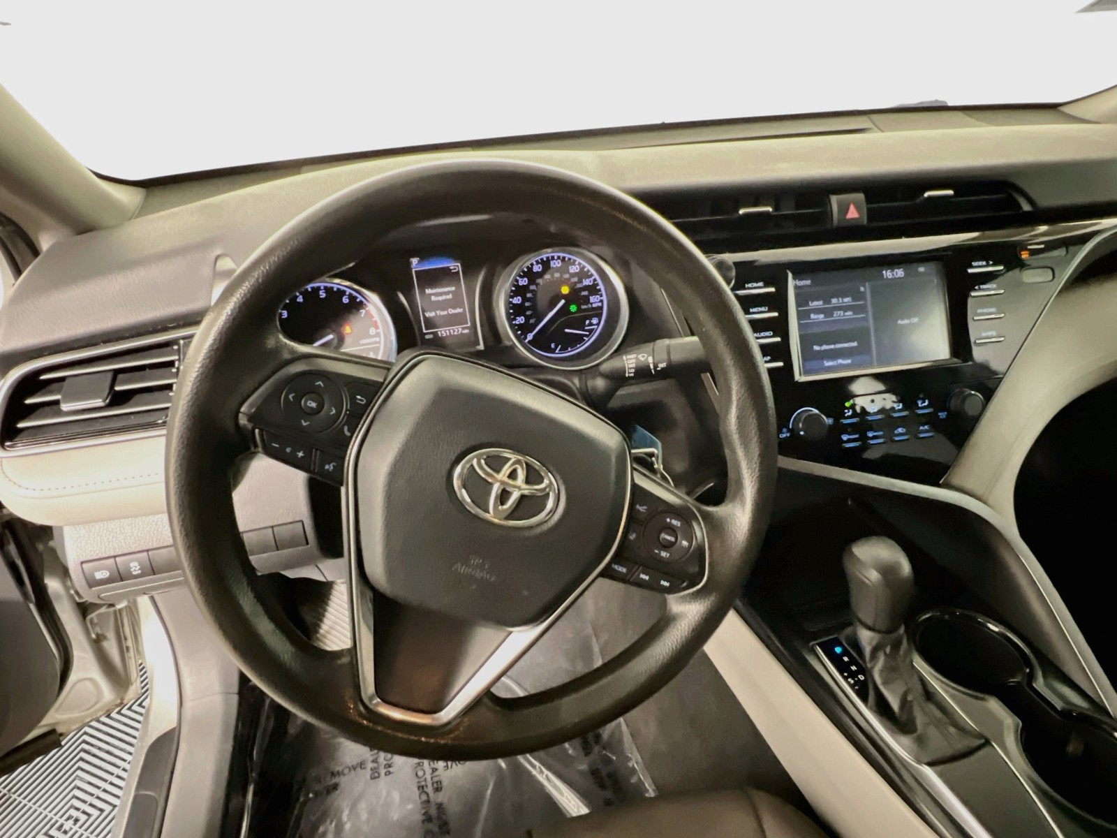 Used 2019 Silver Toyota LE image 15