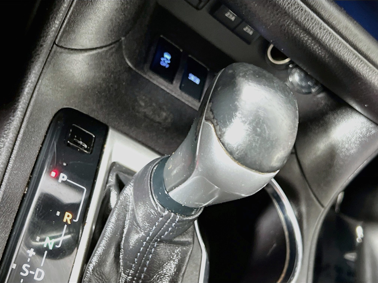 Used 2018 Black Toyota SE image 21