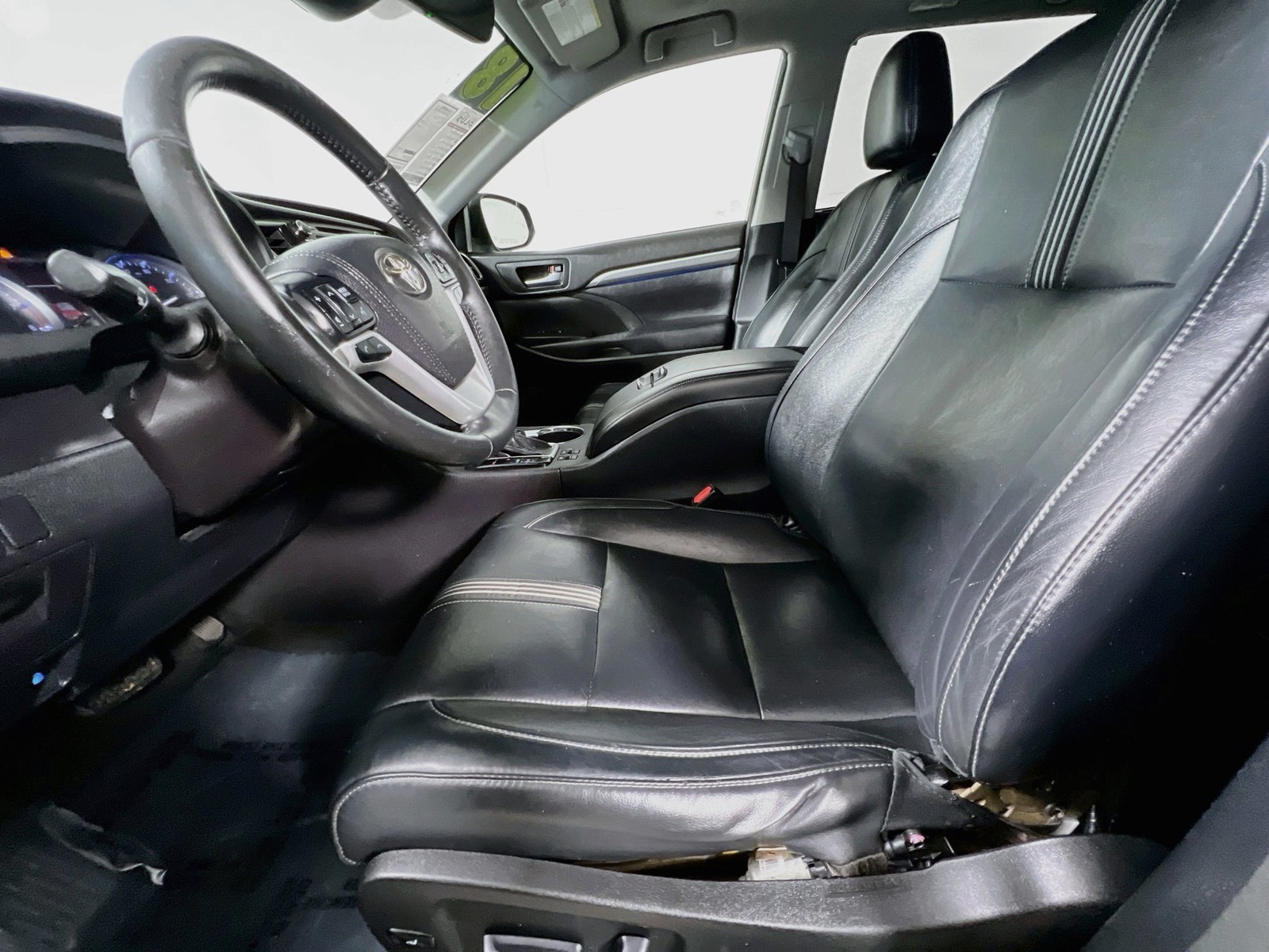 Used 2018 Black Toyota SE image 12