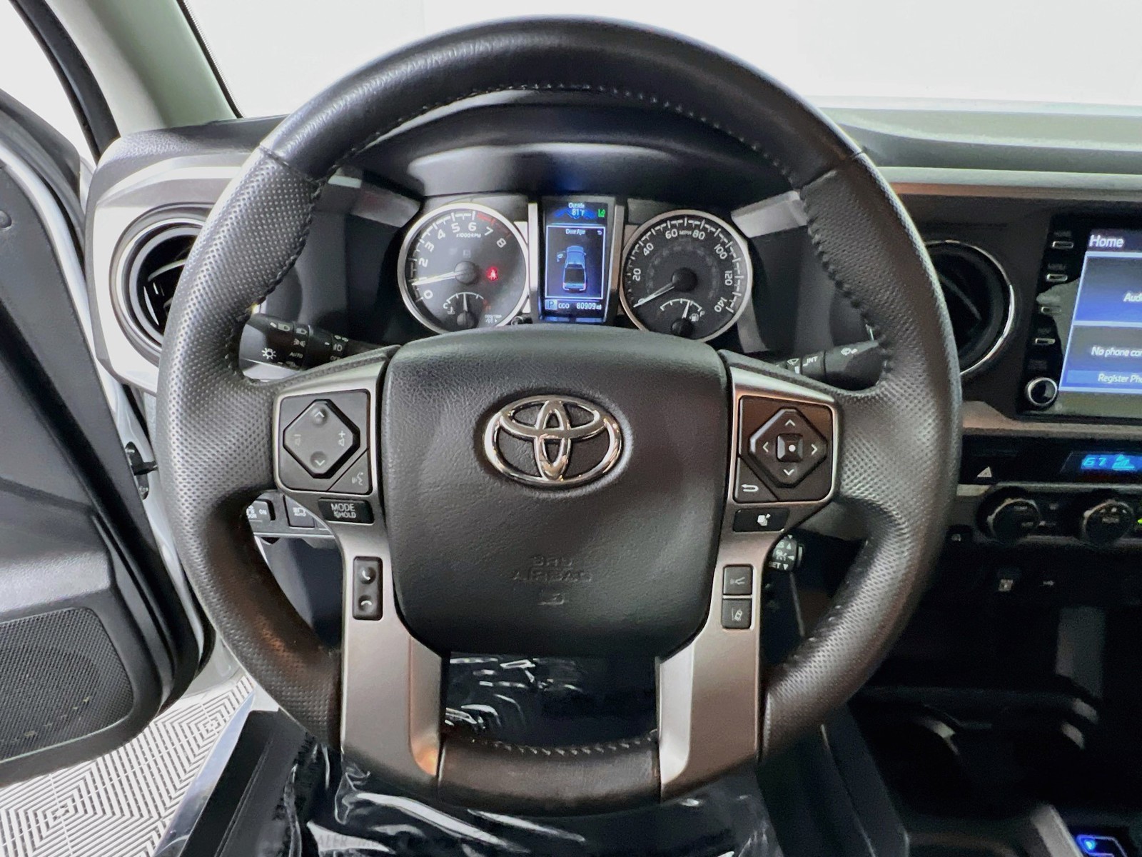 Used 2022 White Toyota SR5 image 14