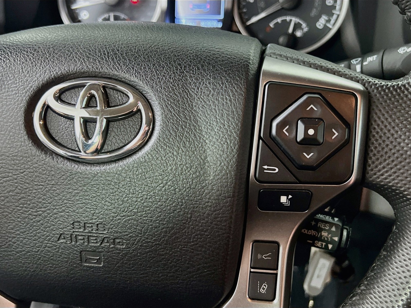Used 2022 White Toyota SR5 image 16