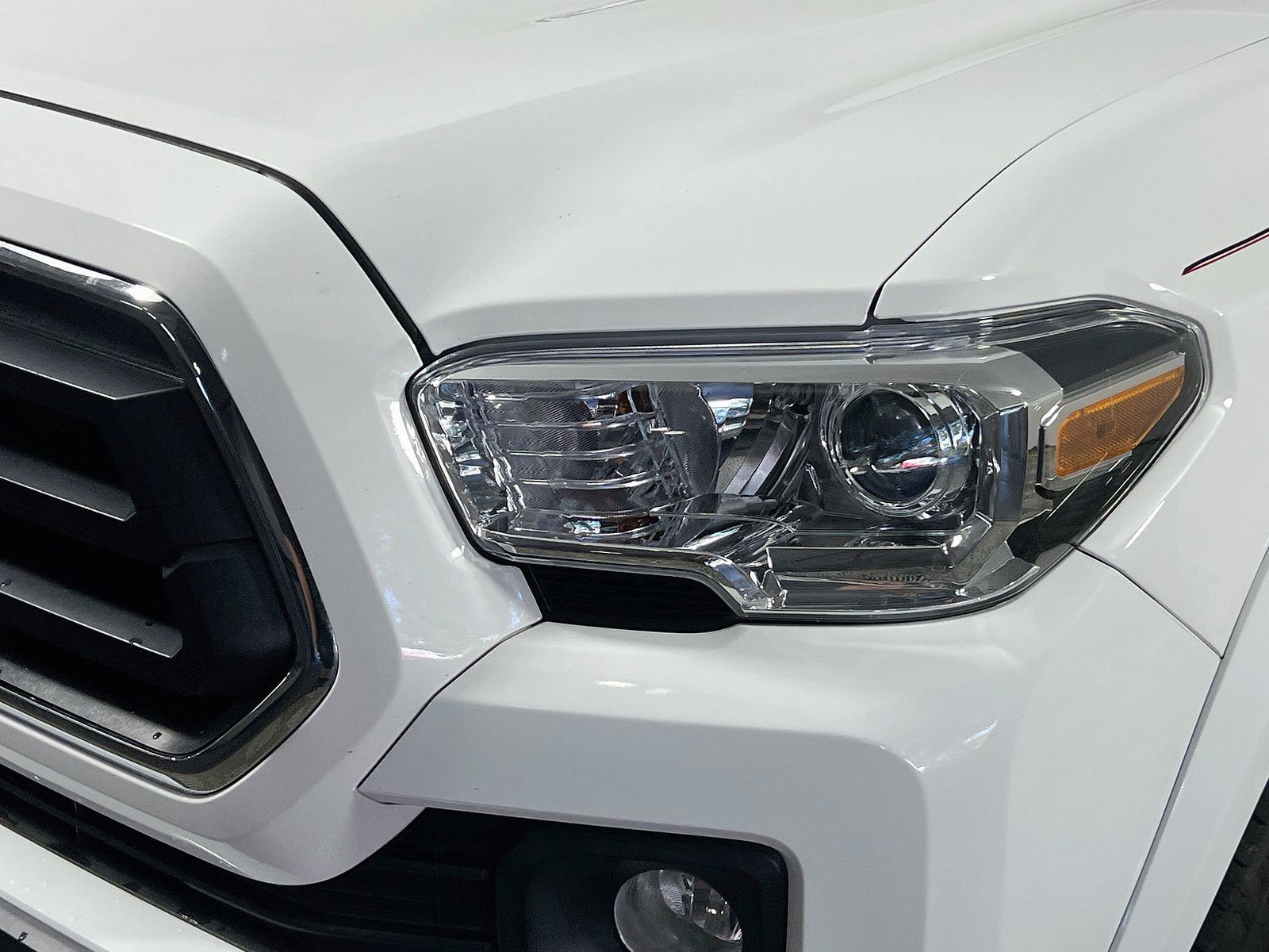 Used 2022 White Toyota SR5 image 8
