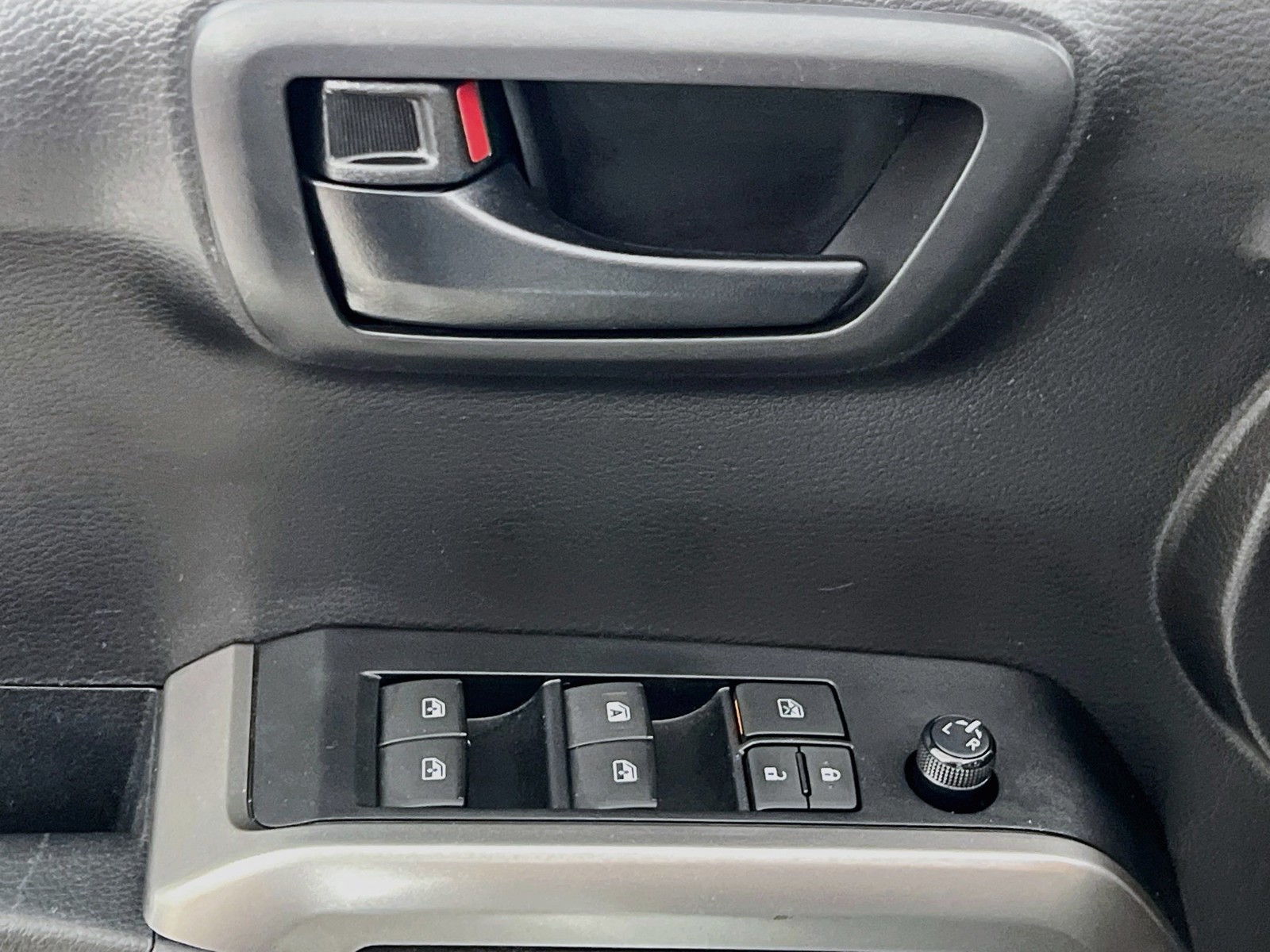 Used 2022 White Toyota SR5 image 13