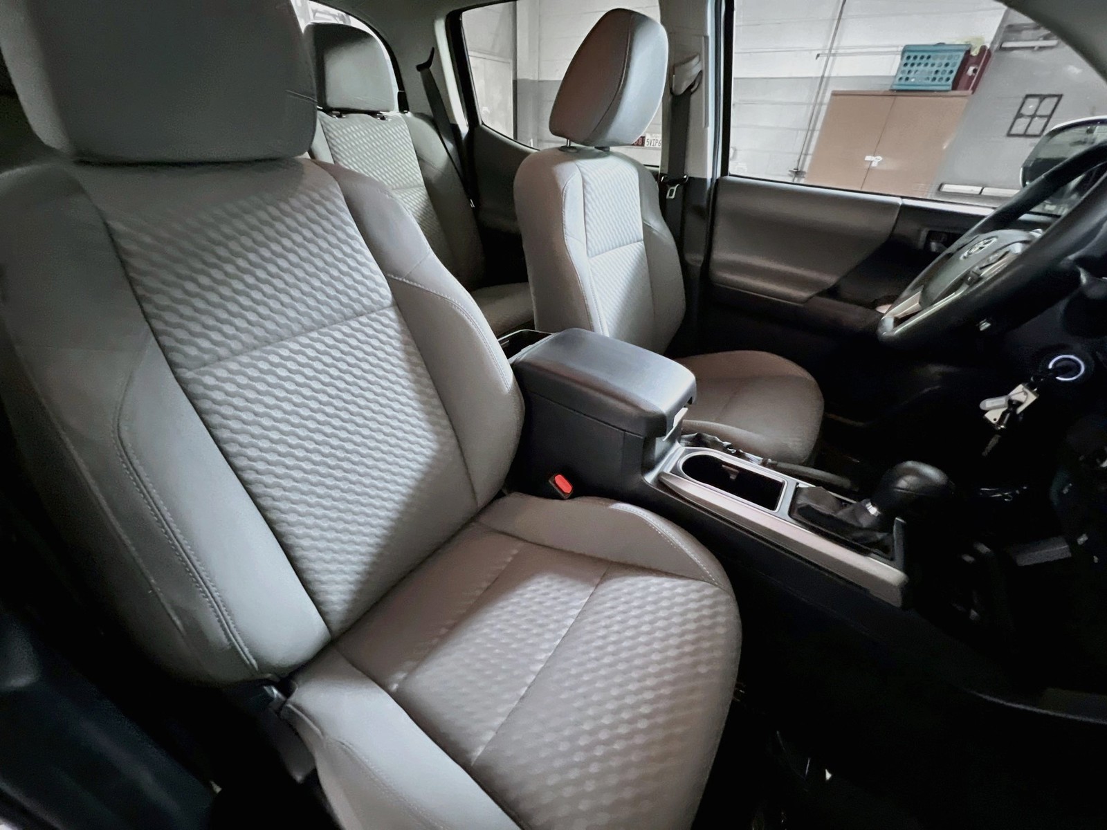 Used 2022 White Toyota SR5 image 26