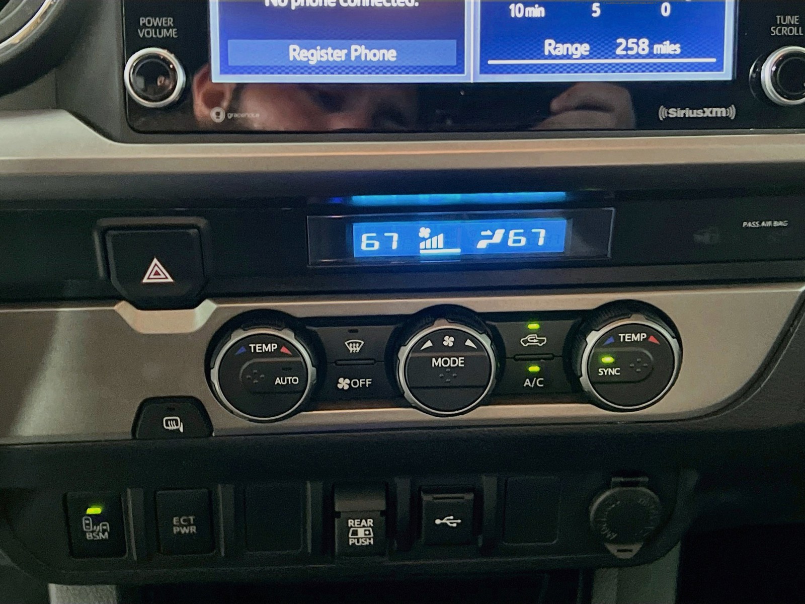 Used 2022 White Toyota SR5 image 21