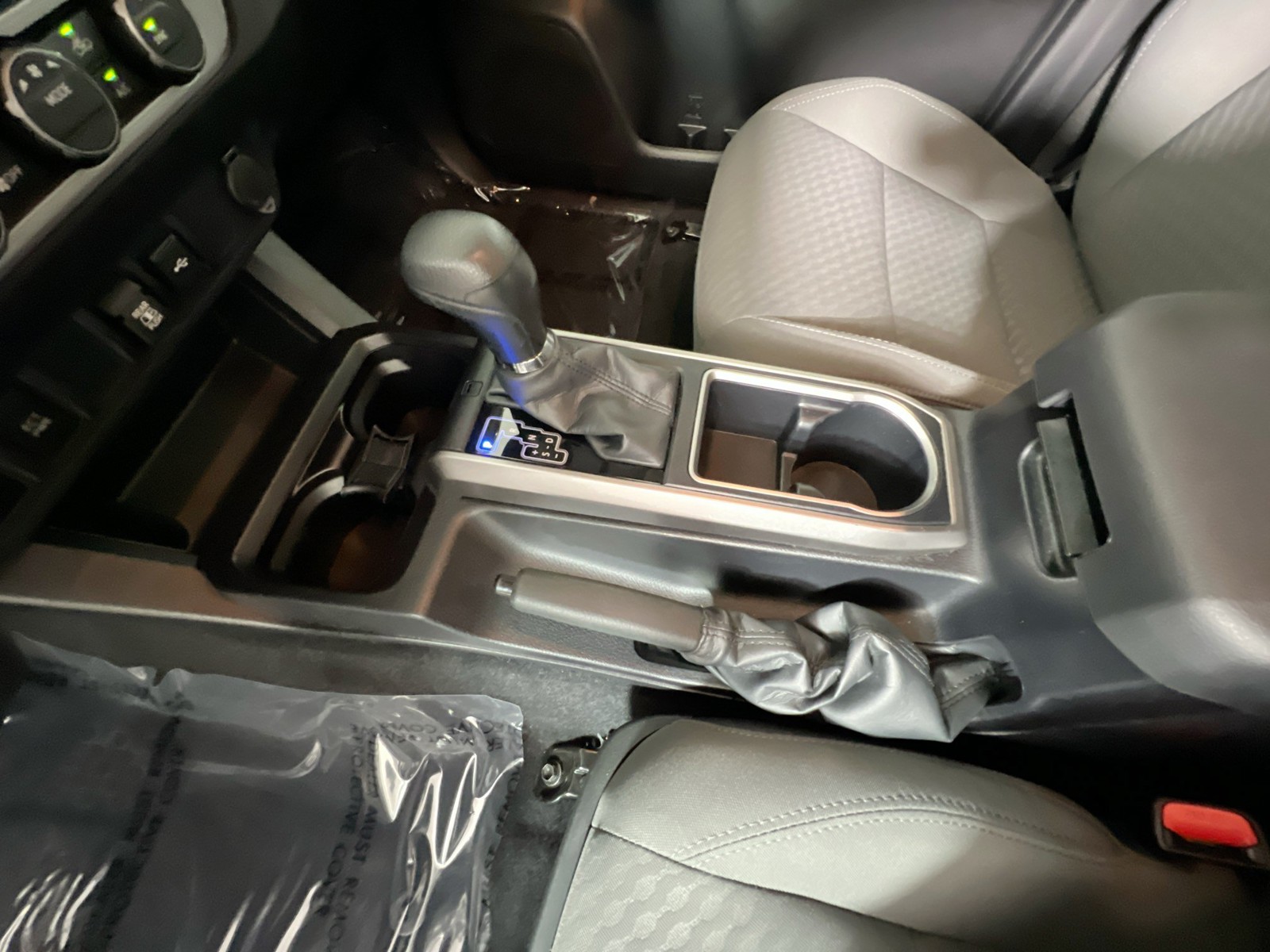 Used 2022 White Toyota SR5 image 20