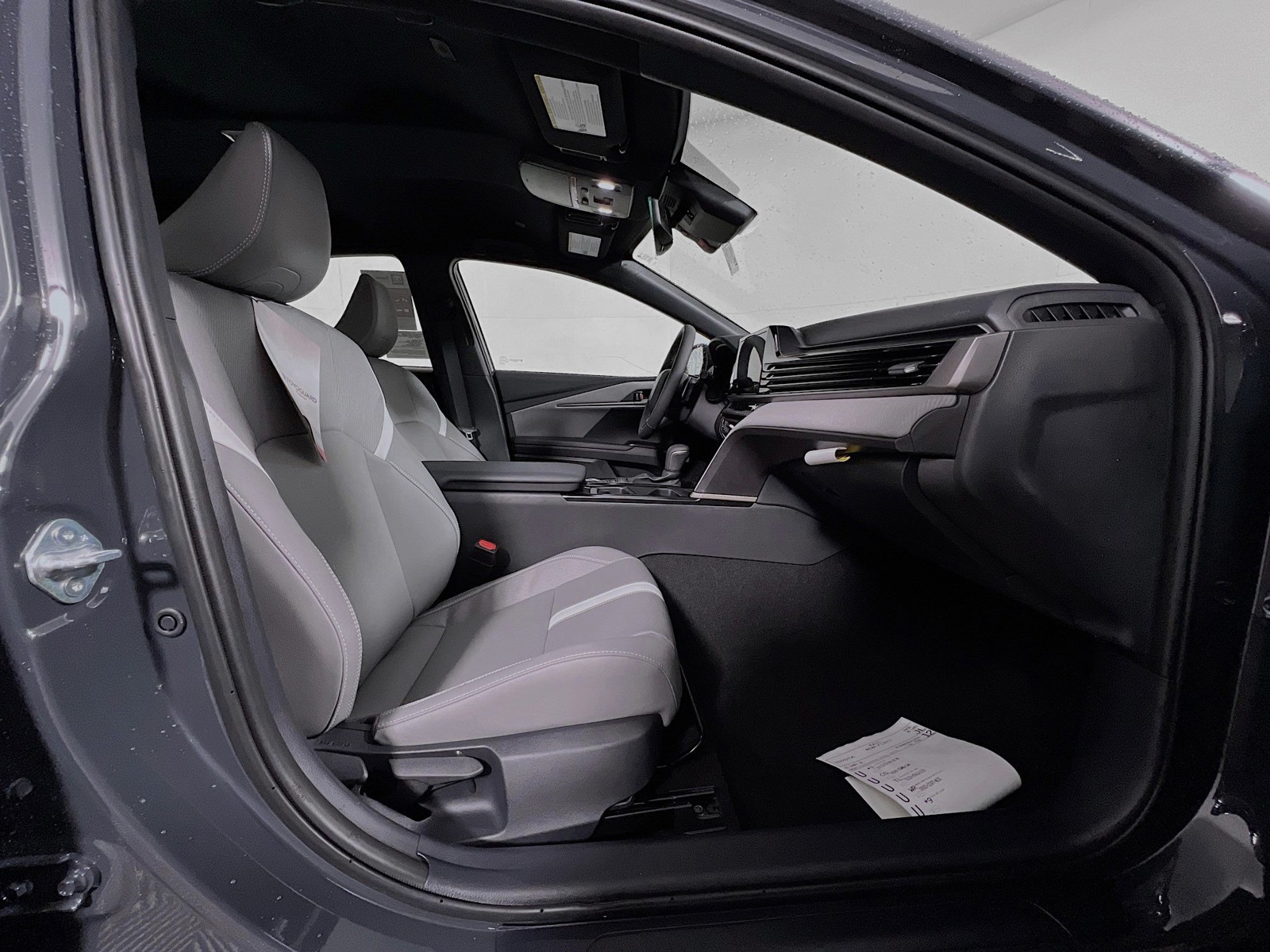 2025 Toyota Camry SE - Photo 28