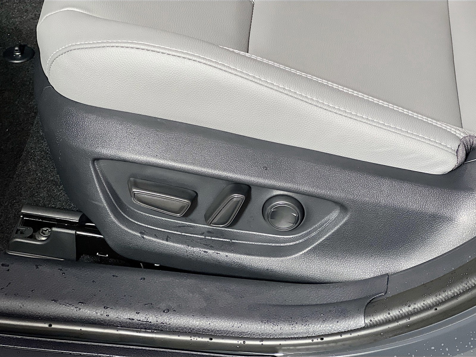 2025 Toyota Camry SE - Photo 13
