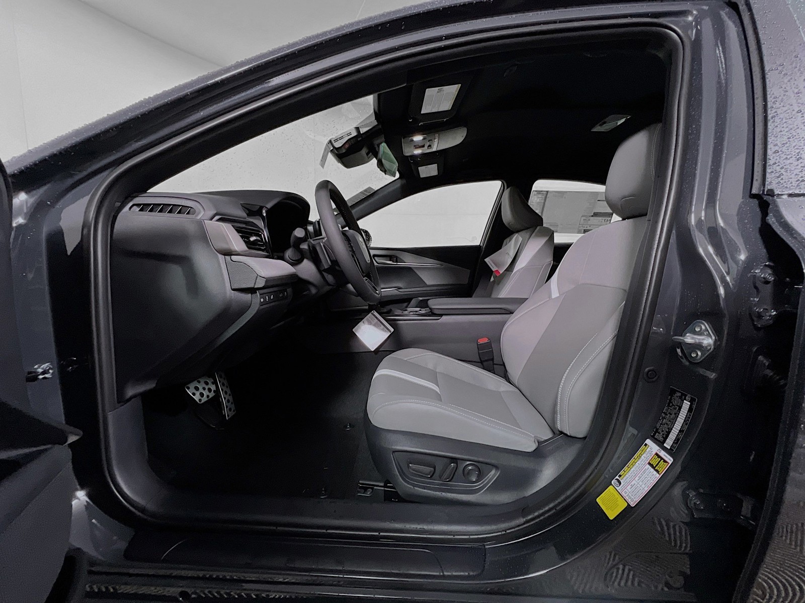 2025 Toyota Camry SE - Photo 12