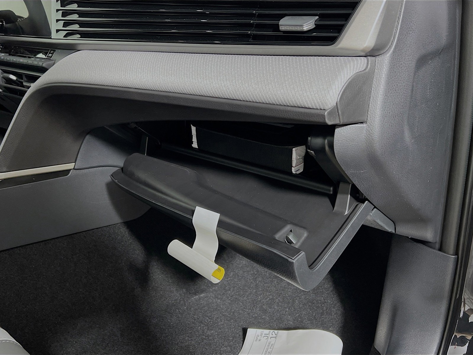 2025 Toyota Camry SE - Photo 32