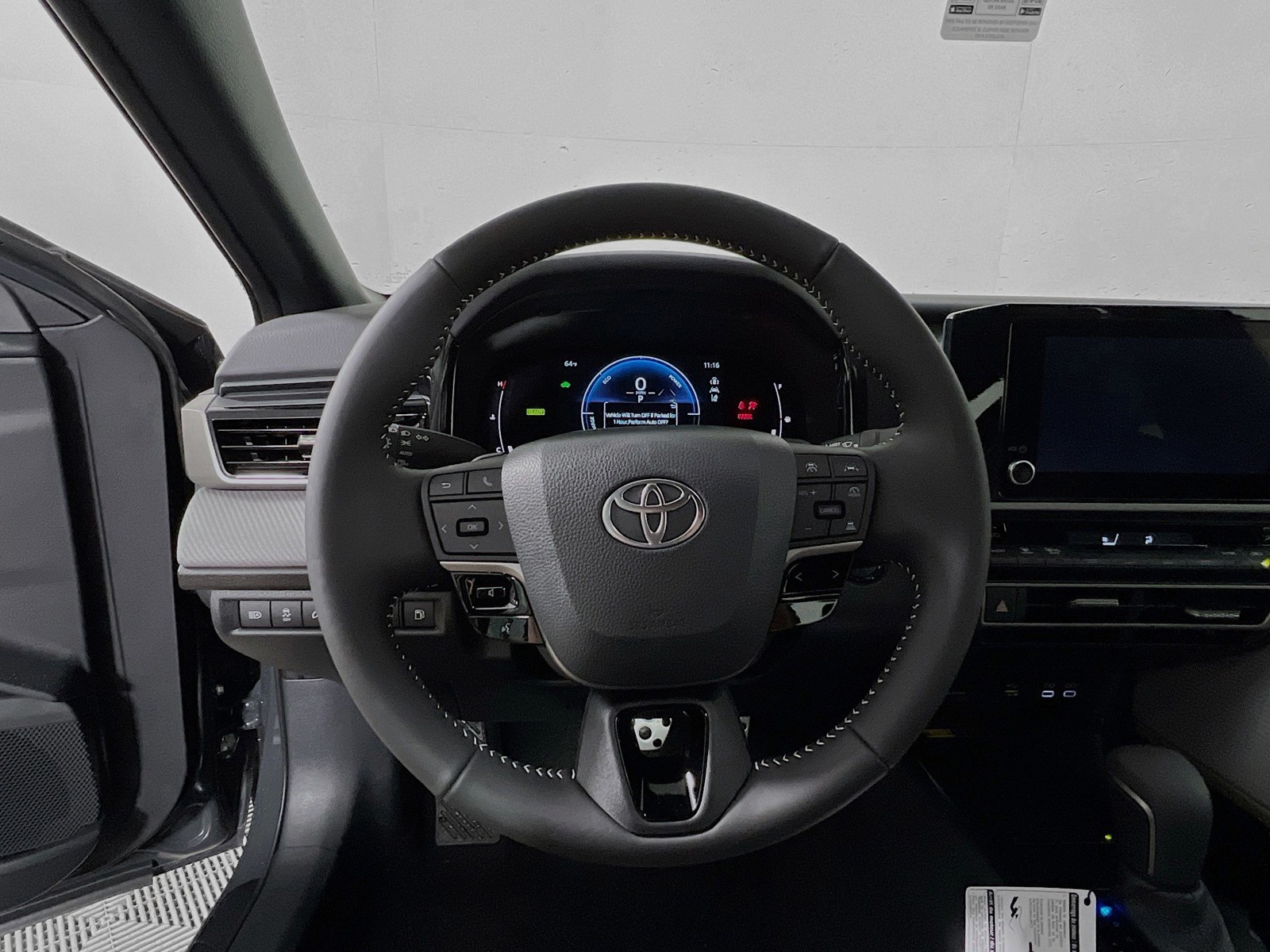2025 Toyota Camry SE - Photo 15